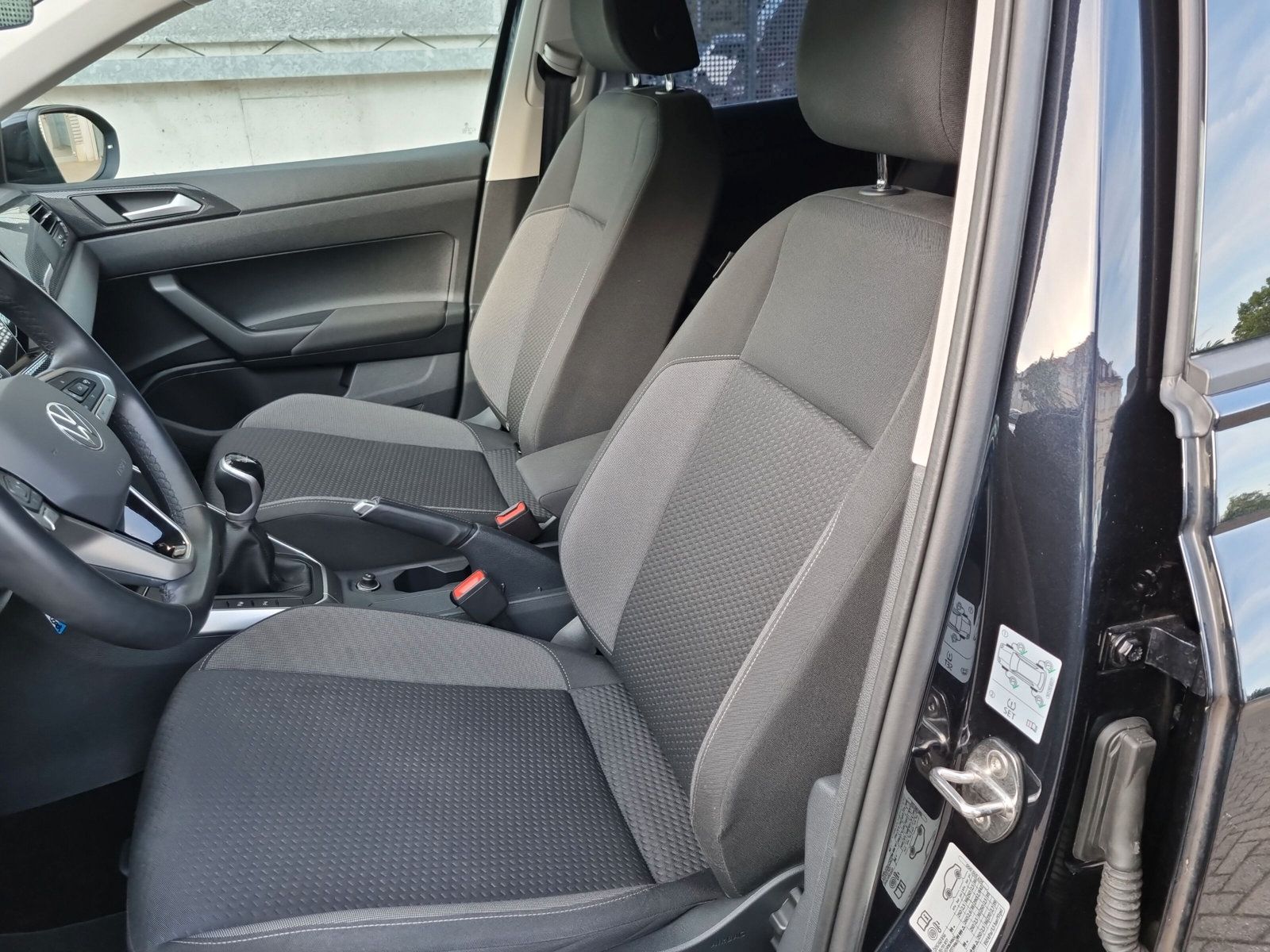 Volkswagen Taigo 1.0 TSI Life - Samsaru's Car Outlet