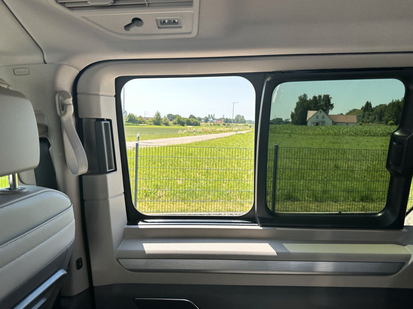 Volkswagen T7 Multivan 2.0 TDI - Samsaru's Car Outlet