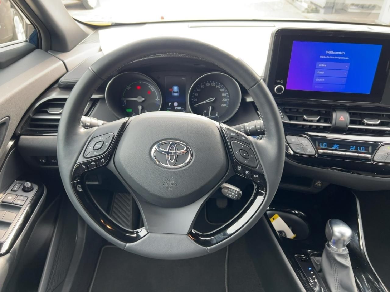 Toyota C-HR 2.0 Hybrid Team - Samsaru's Car Outlet