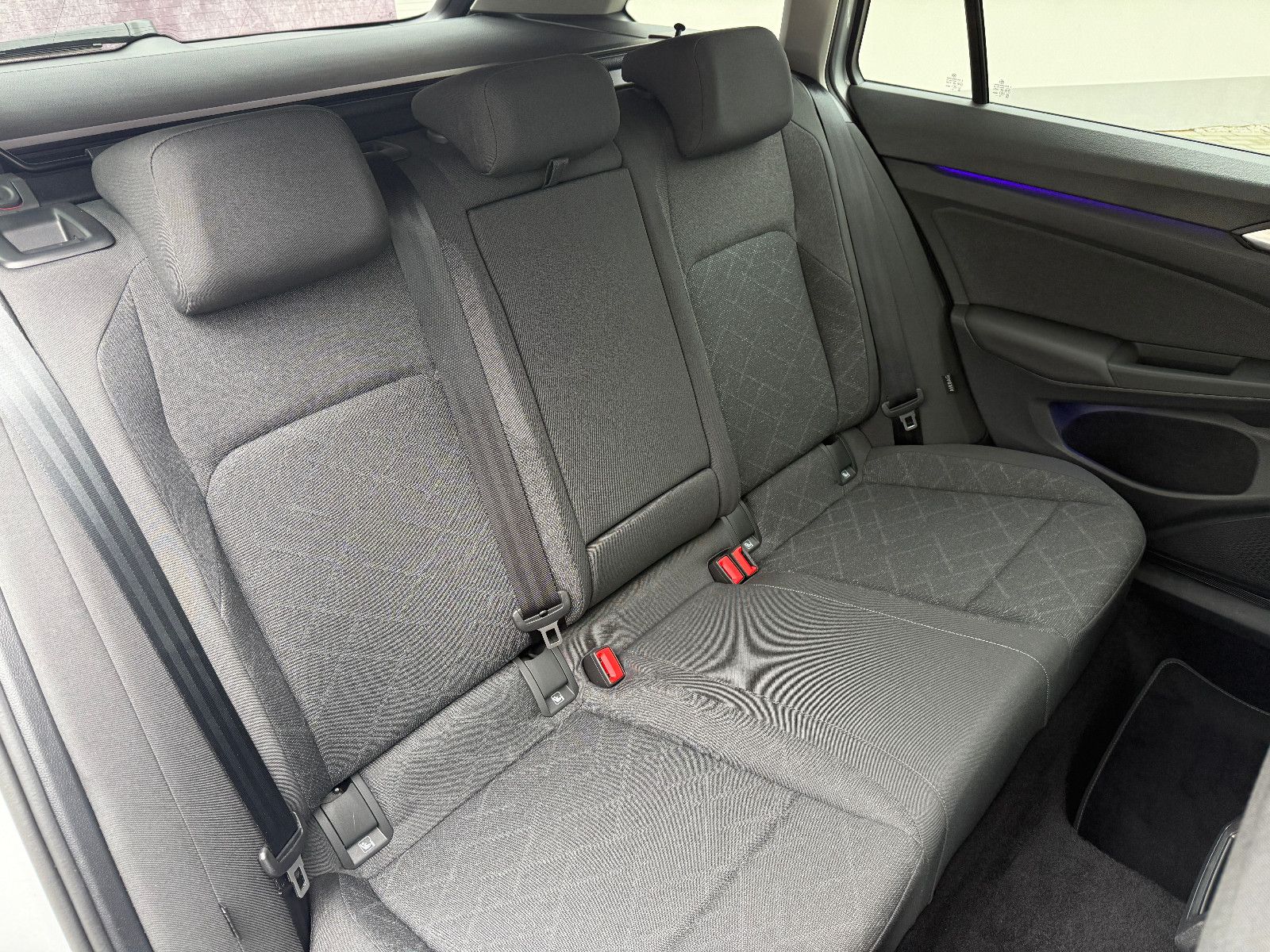 Volkswagen Golf VIII Var. TDI DSG Life - Samsaru's Car Outlet