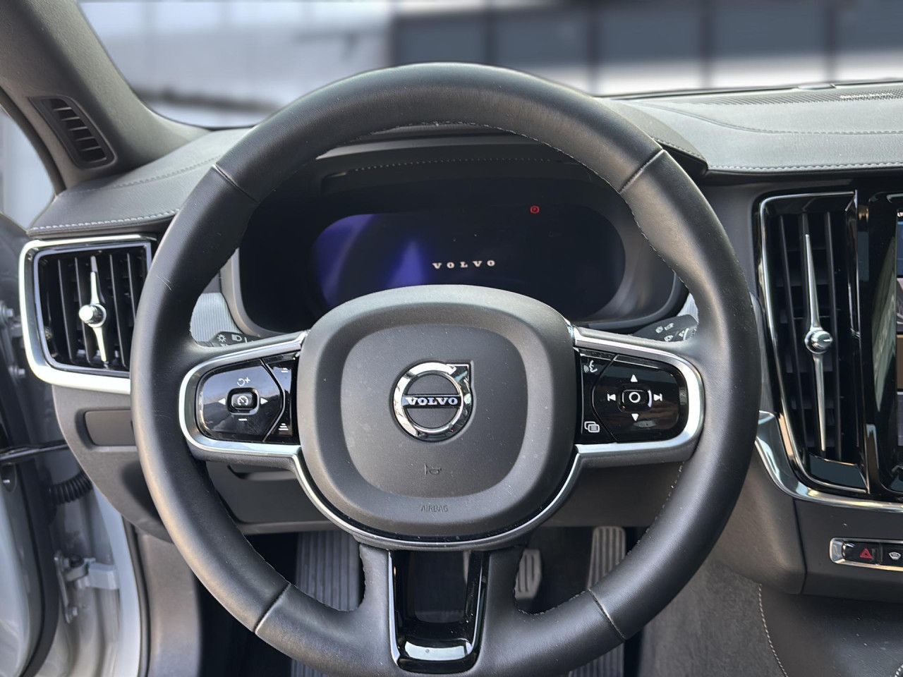 Volvo S90 Plus Dark Recharge Plug-In Hybrid AWD LED