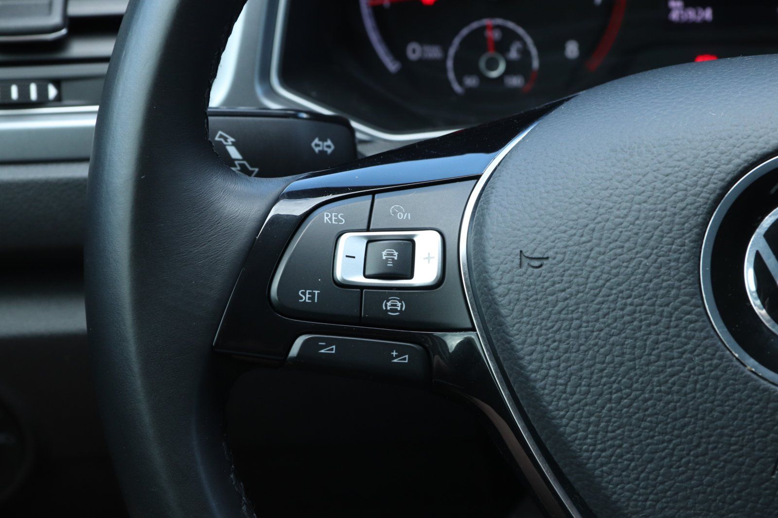 Volkswagen T-Roc 1.0 TSI Active - Samsaru's Car Outlet