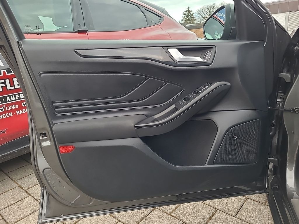 Ford Focus Aut. ST-LINE X - Samsaru's Car Outlet