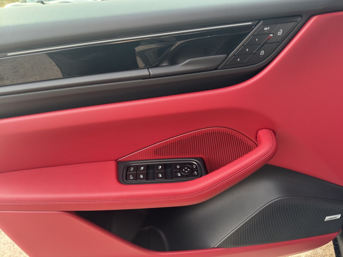 Porsche Macan 4 - Samsaru's Car Outlet