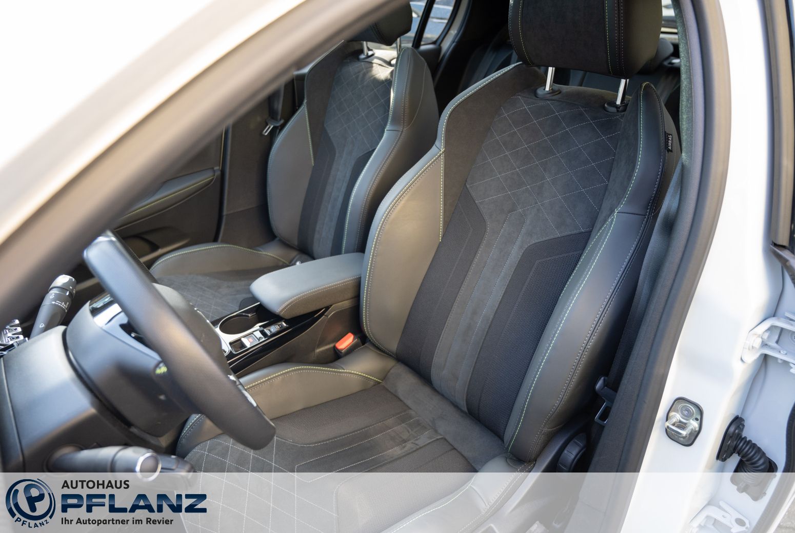 Peugeot e-208 GT Pack - Samsaru's Car Outlet
