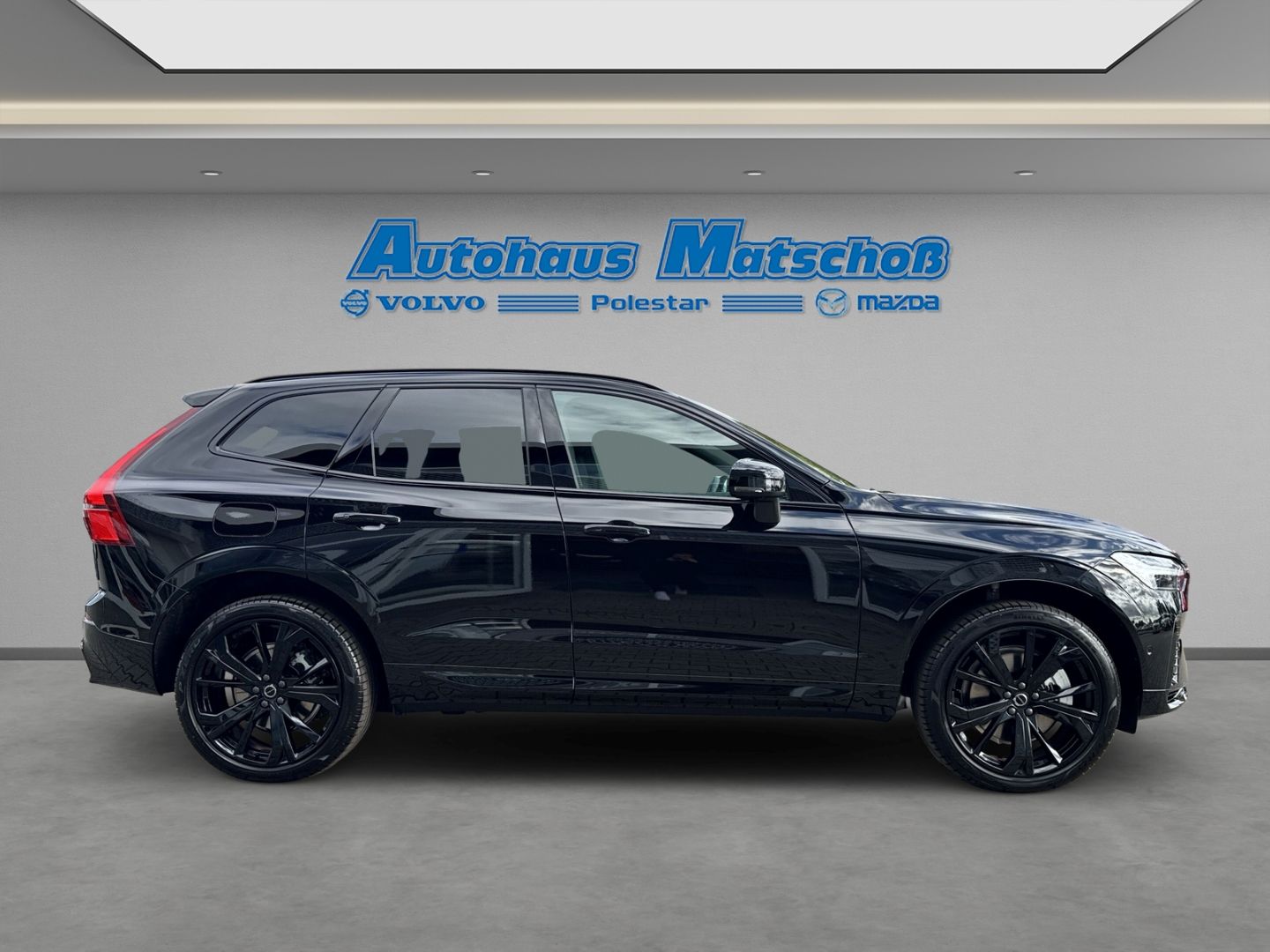 Volvo XC60 Ultra Black Edition Recharge Plug-In Hybrid