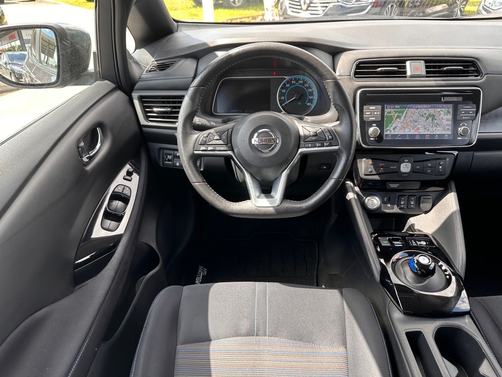 Nissan Leaf - Samsaru's Car Outlet