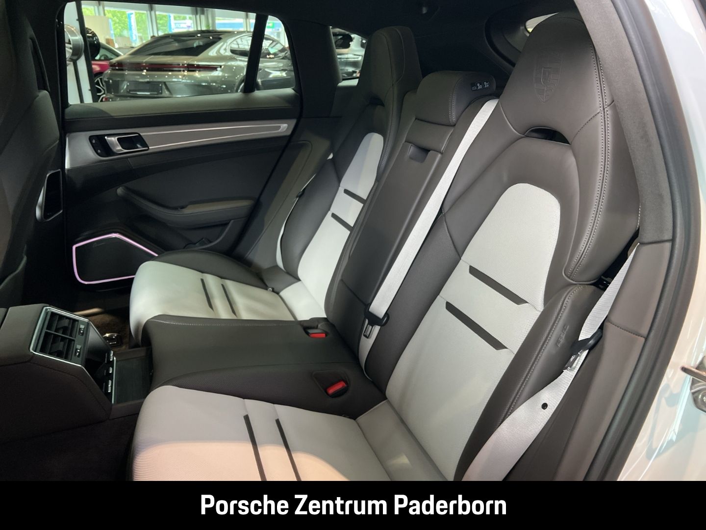 Porsche Panamera 4 E-Hybrid Sport Turismo Platinum Editi