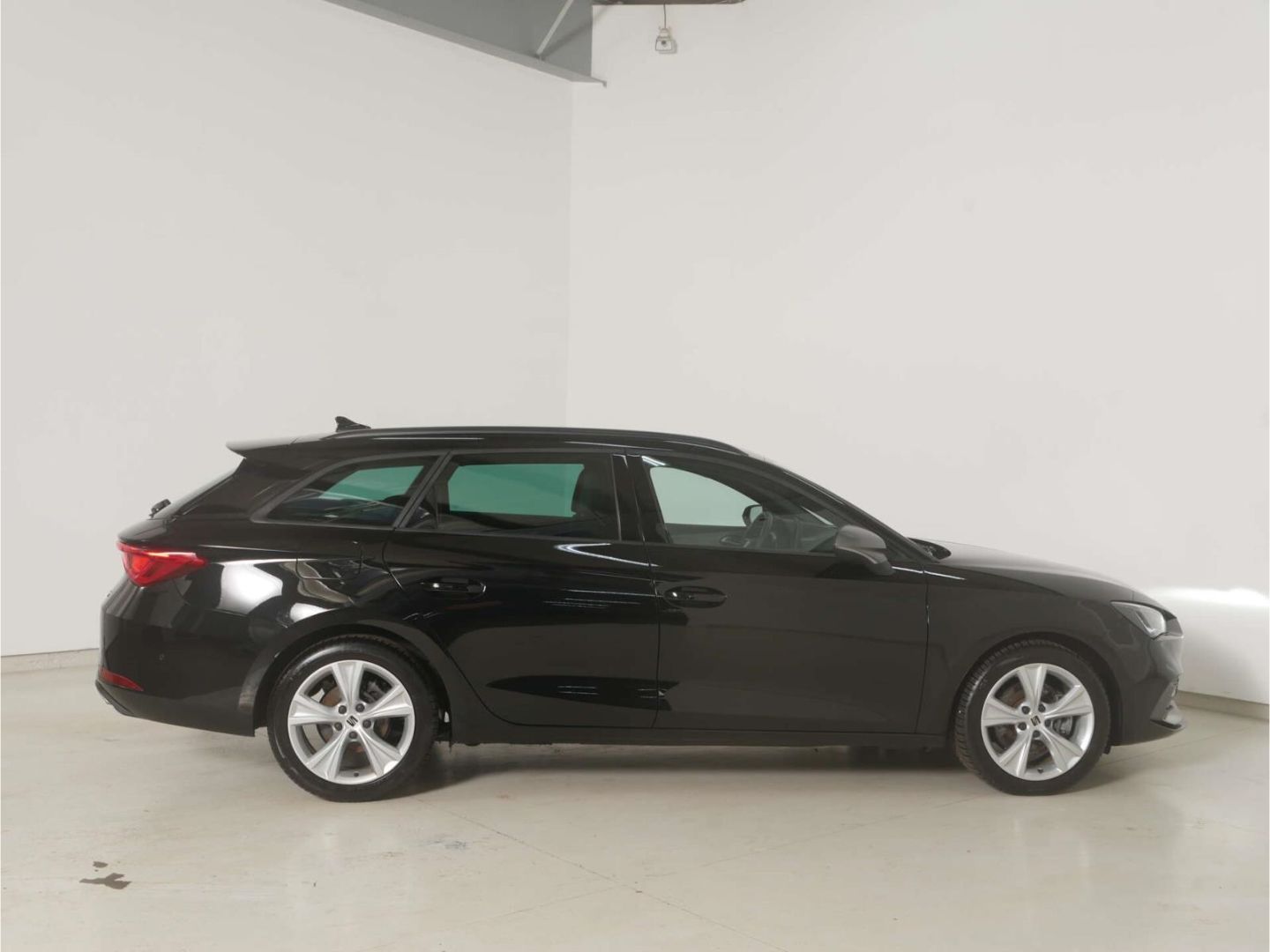 Seat Leon Sportstourer 2.0 TDI DSG FR AHK/NAV/RFK/ACC
