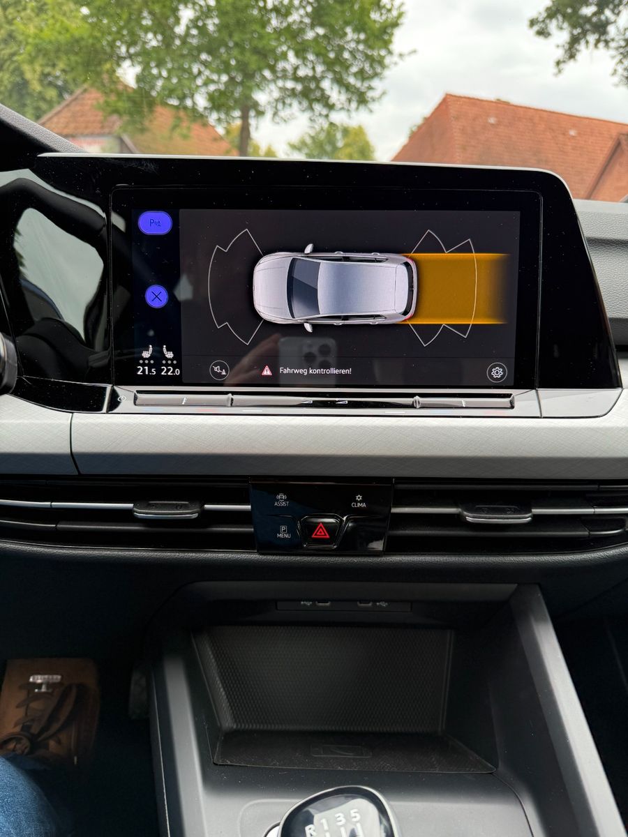 Volkswagen Golf VIII Life - Samsaru's Car Outlet