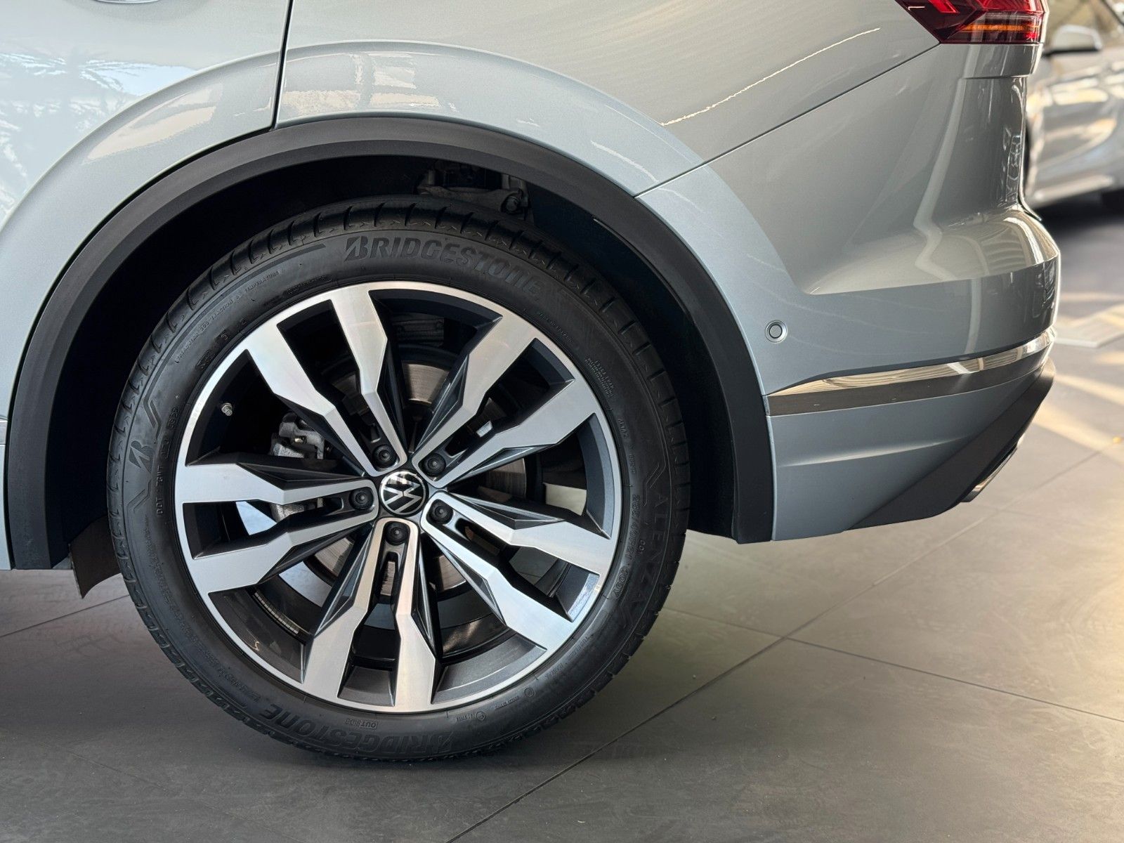 Volkswagen Touareg 3.0TDI Elegance 4Motion - Samsaru's Car Outlet