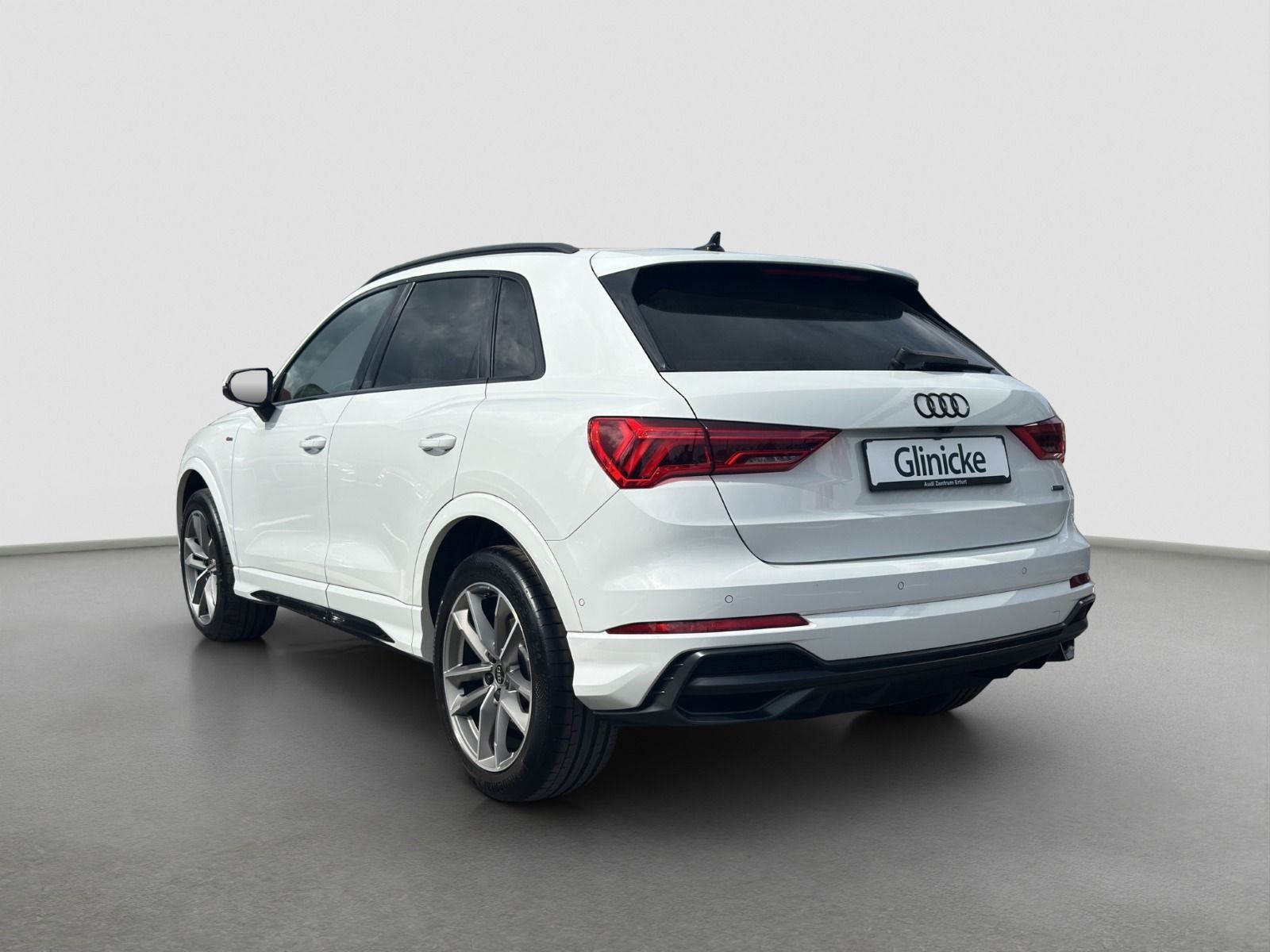 Audi Q3 40 TFSI quattro S line - Samsaru's Car Outlet