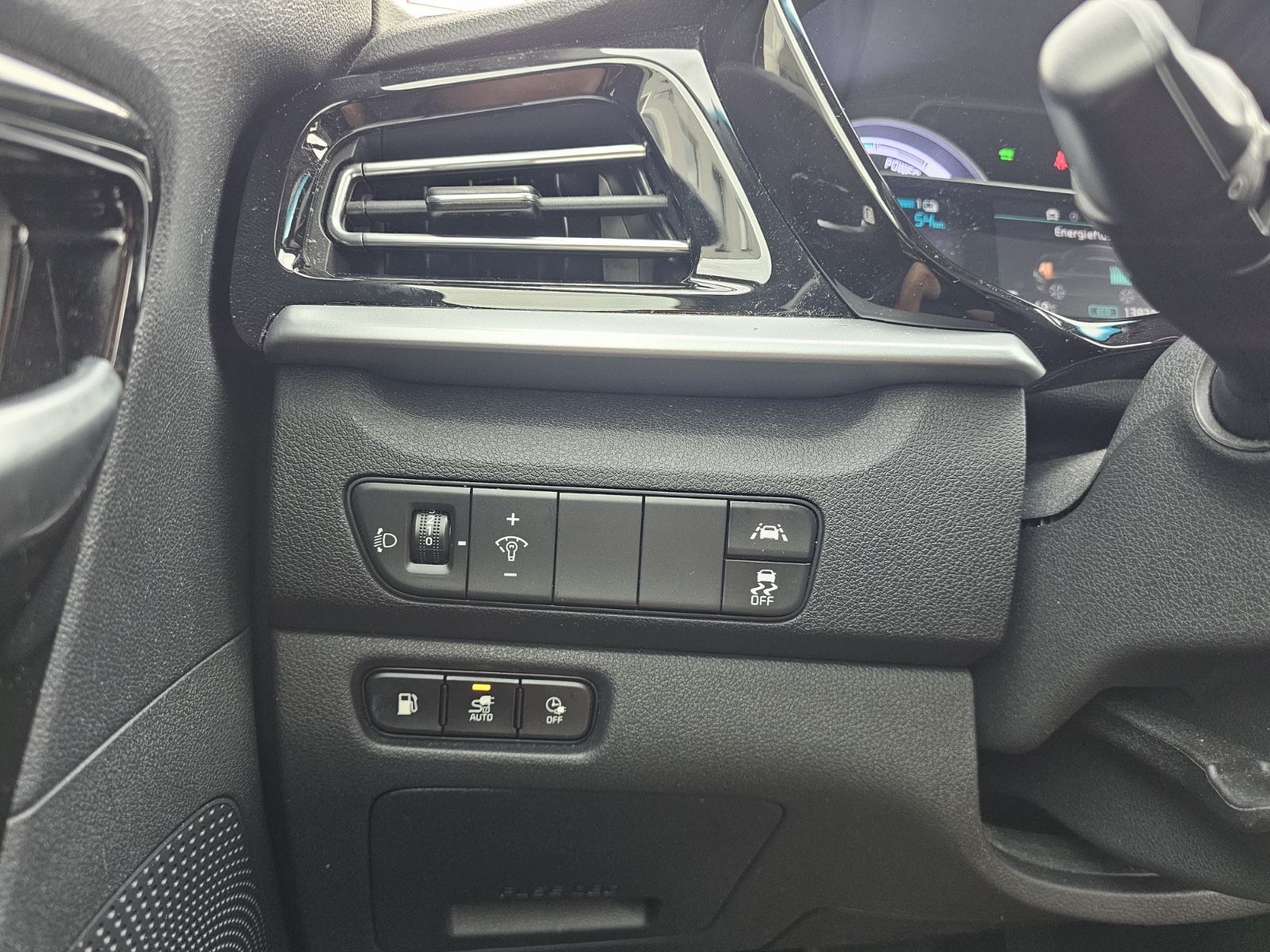 Kia Niro Vision Plug-in Hybrid - Samsaru's Car Outlet
