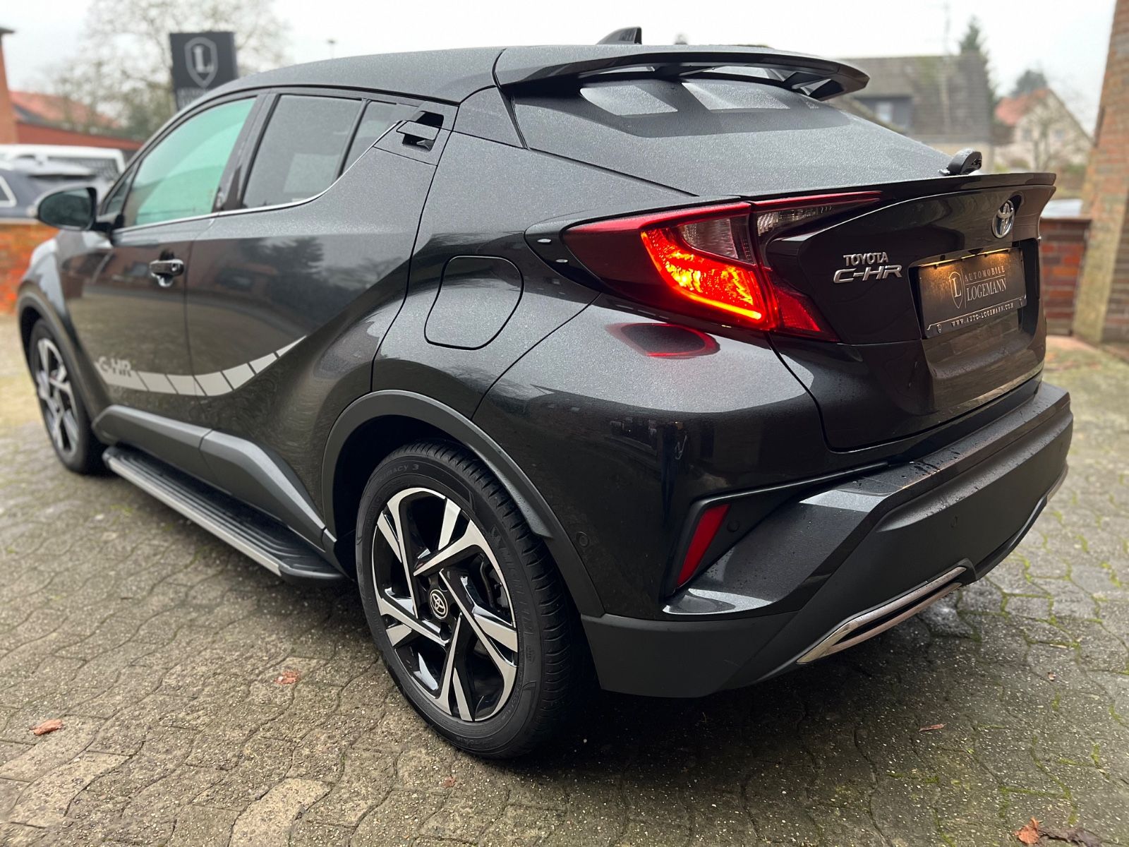 Toyota C-HR 2.0 Hybrid - Samsaru's Car Outlet