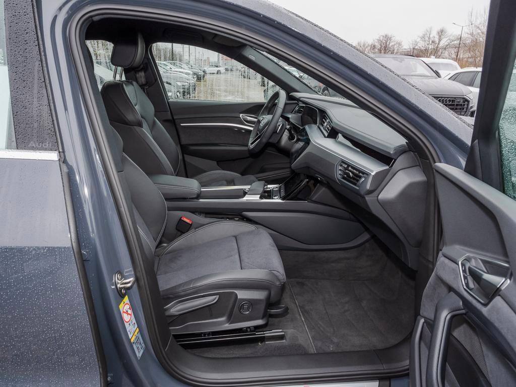 Audi Q8 Sportback 55 e-tron S line - Samsaru's Car Outlet