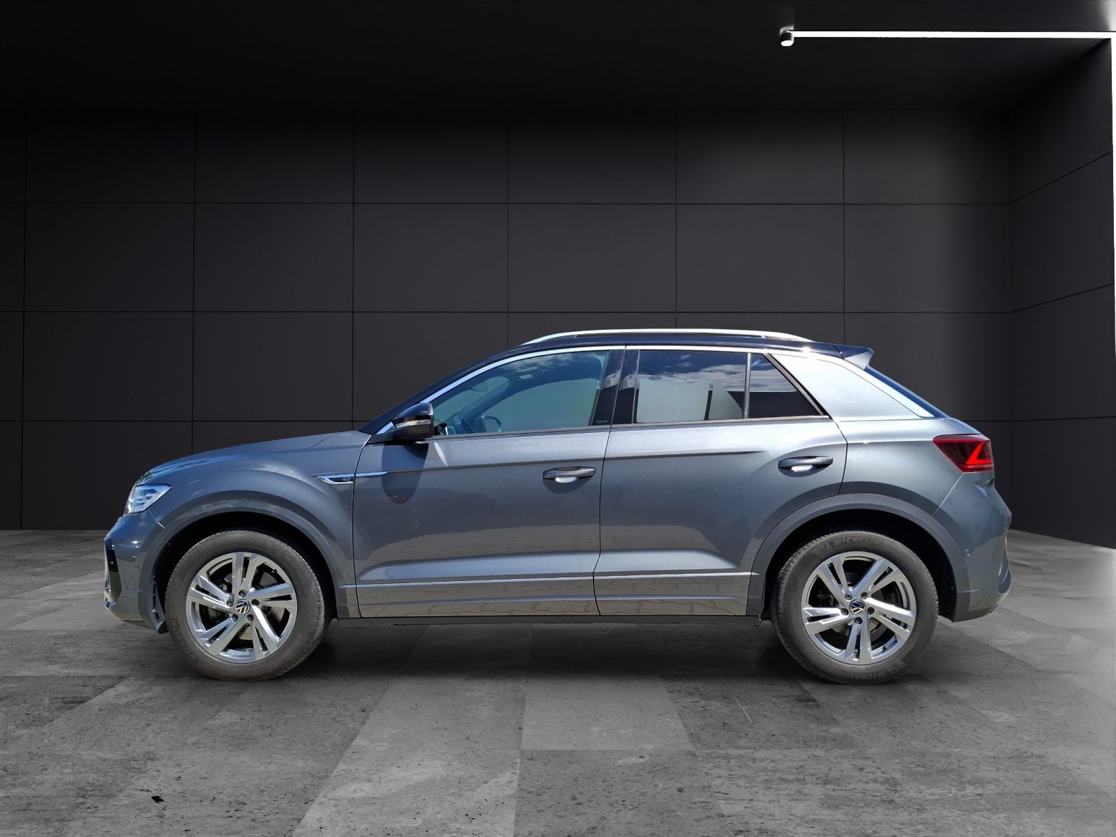 Volkswagen T-Roc TSI R-Line DSG 4M - Samsaru's Car Outlet
