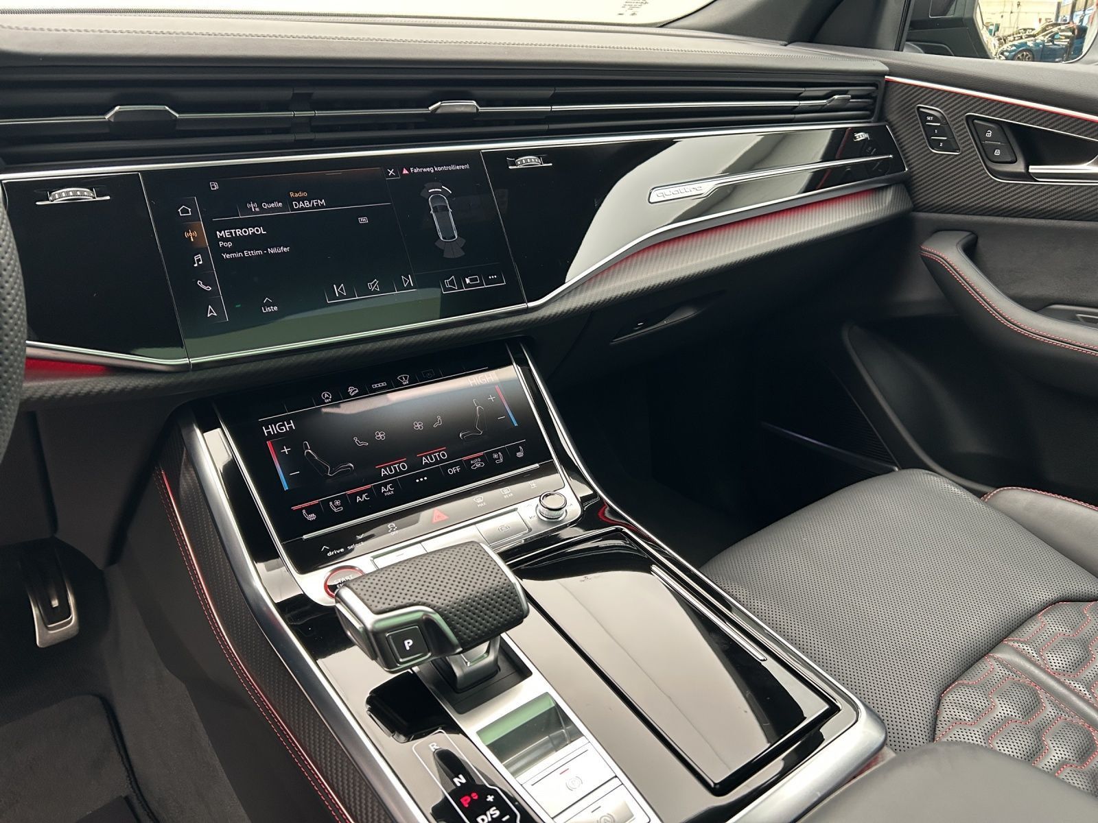 Audi RS Q8*Keramik*305 km/h*B&O*HUD*Pano*Standh*Matri
