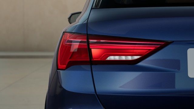 Audi Q3 40 TFSI quattro S line - Samsaru's Car Outlet