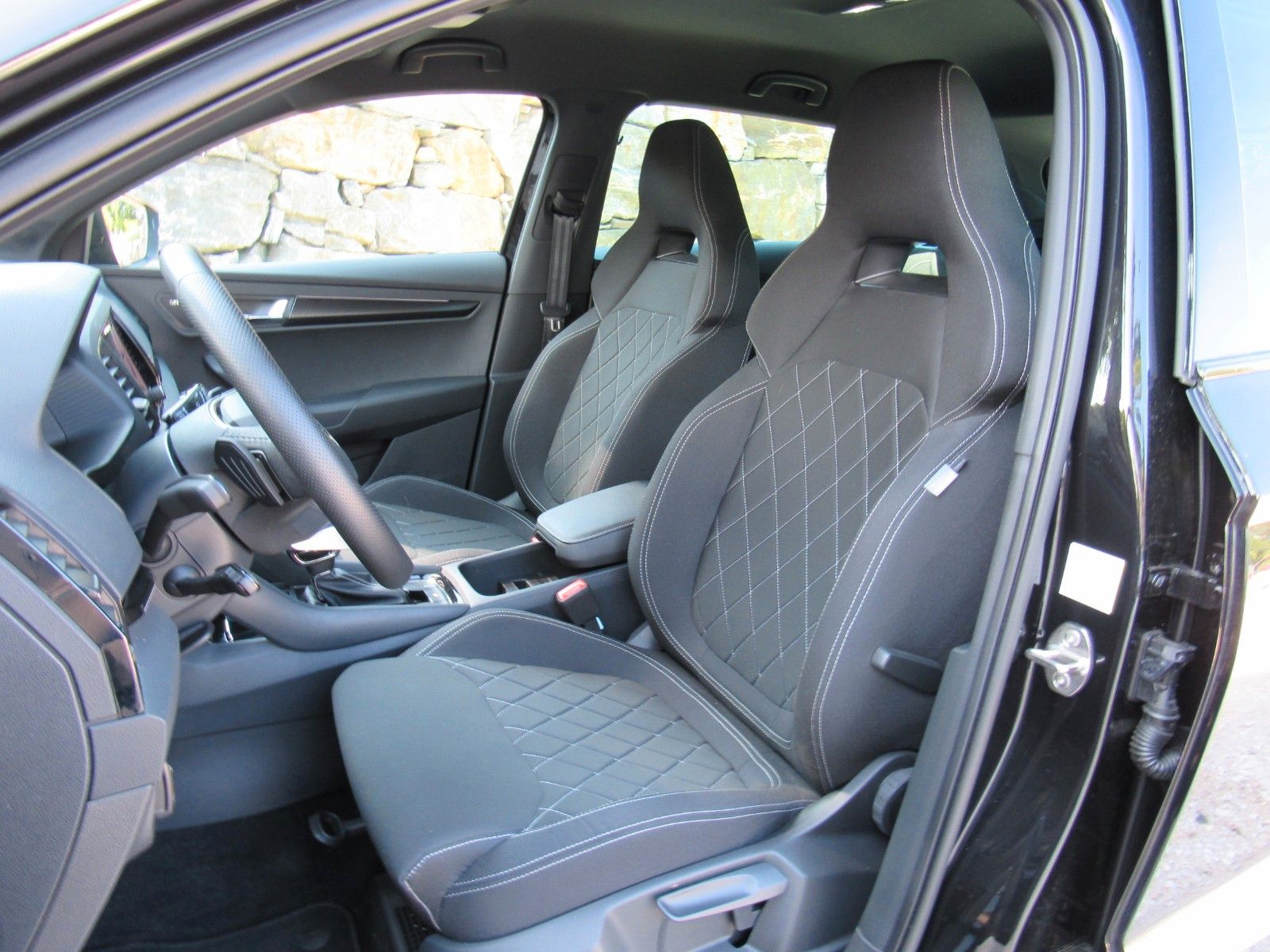 Skoda Karoq 2.0l TDI DSG 4x4 Sportline AHK 360° CANTON