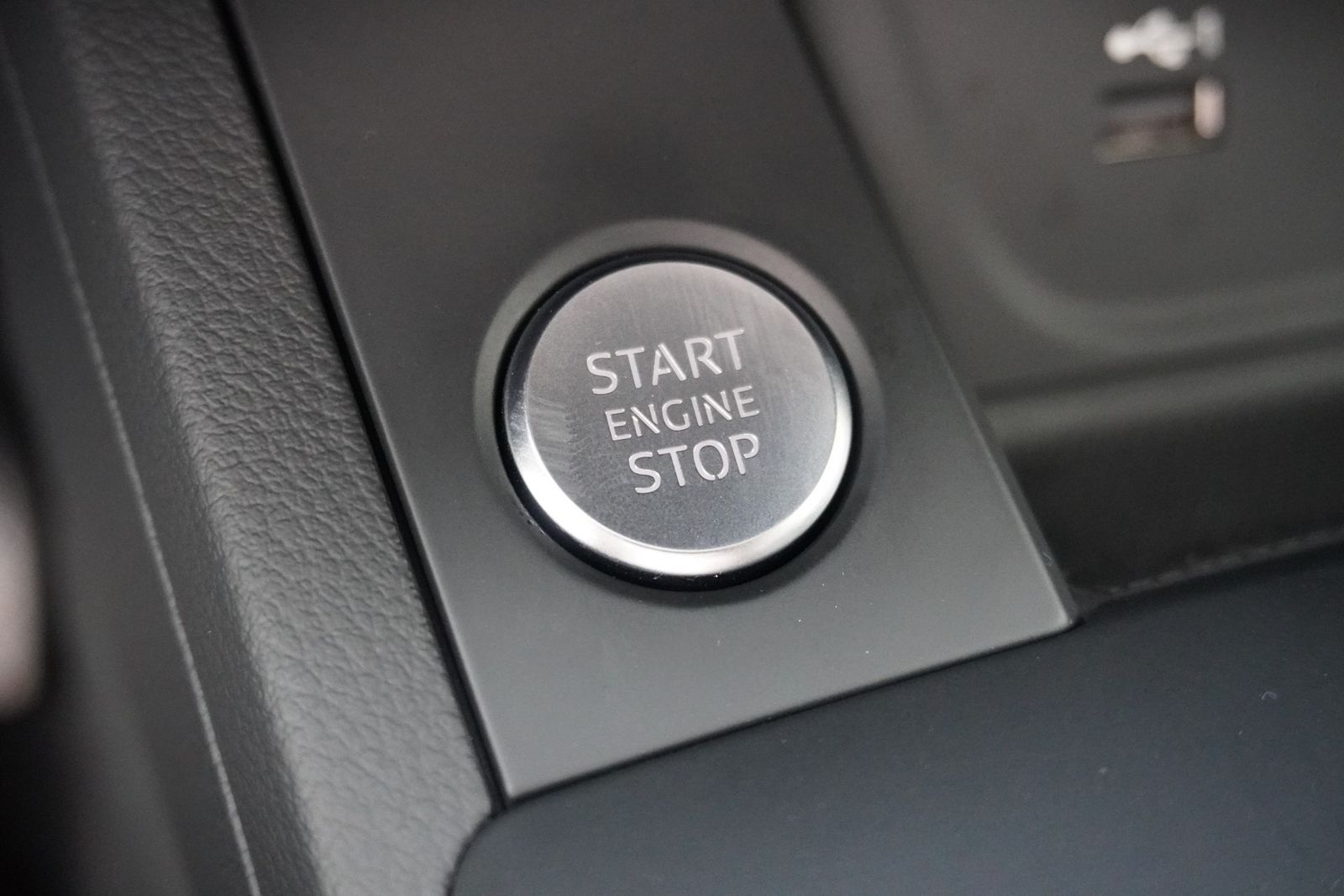 Audi A4 35 2.0 TDI Avant - Samsaru's Car Outlet