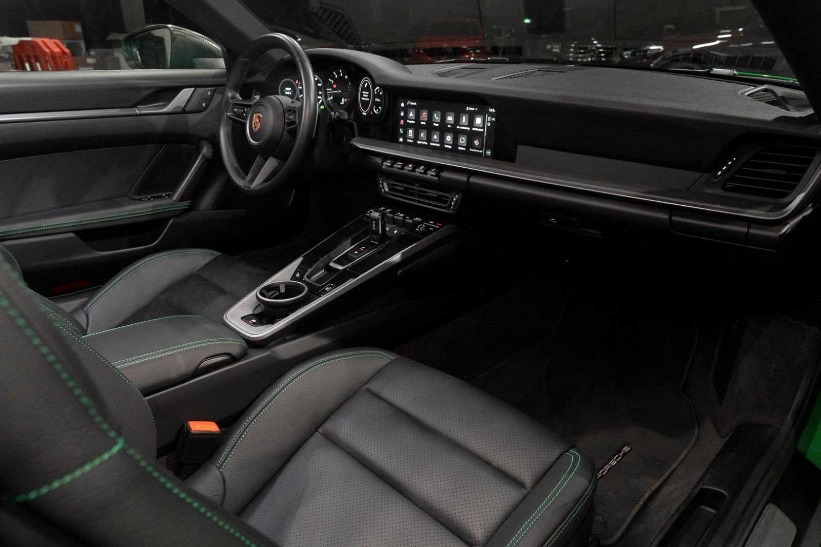 Porsche 992 Carrera - Samsaru's Car Outlet
