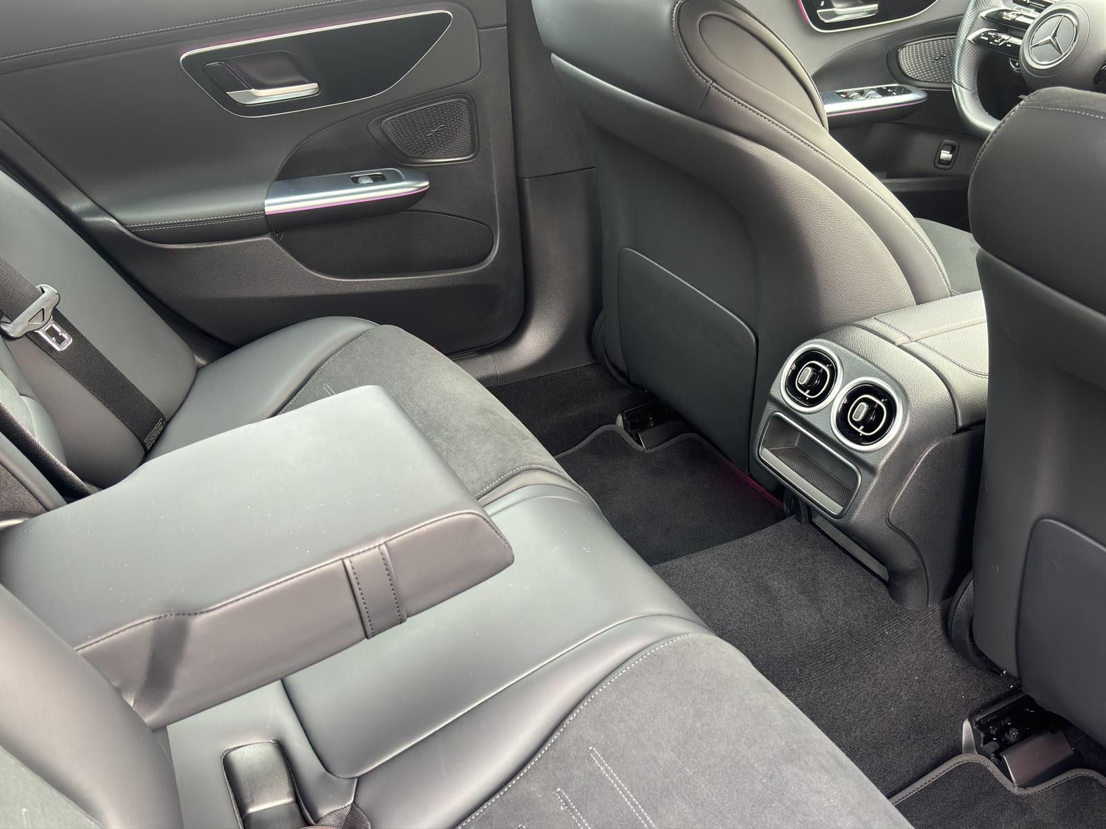 Mercedes-Benz C 200 4MATIC AMG Line - Samsaru's Car Outlet