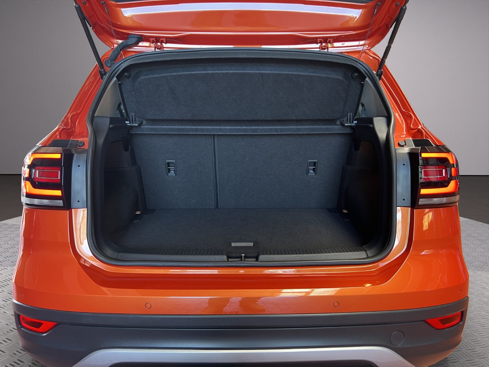 Volkswagen T-Cross Active 1.0l TSI - Samsaru's Car Outlet