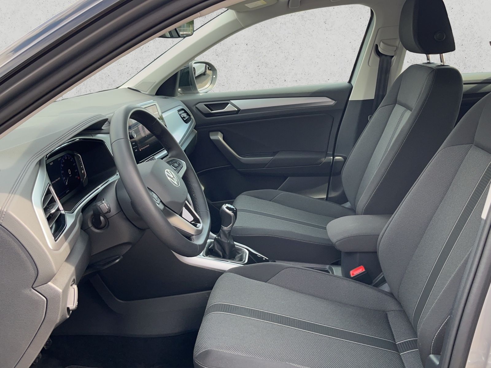Volkswagen T-Roc 1.5 TSI Life - Samsaru's Car Outlet