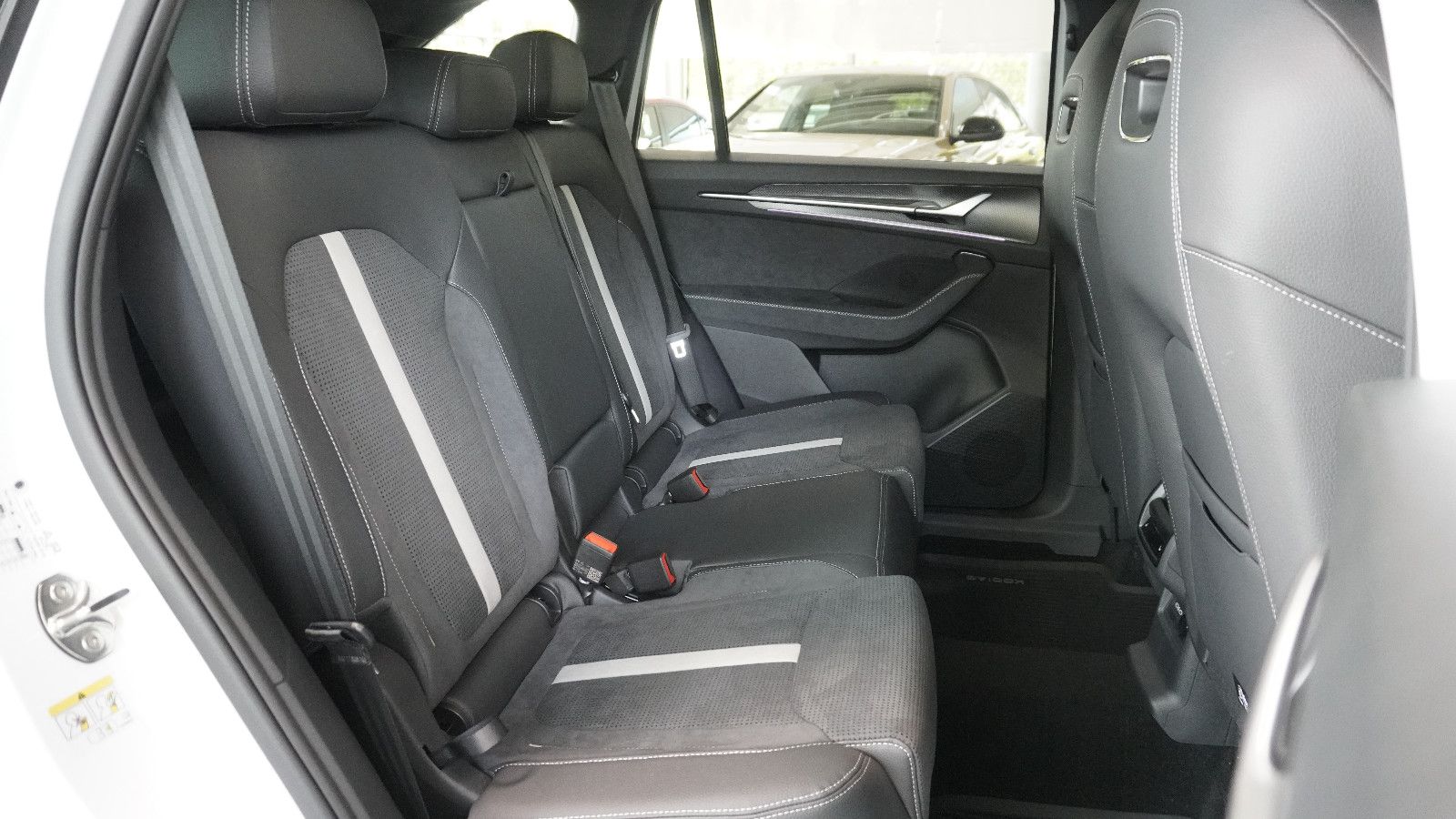 Skoda Kodiaq 2.0 TDI 4x4 Sportline*AHK*HEAD-UP*PANO*7S