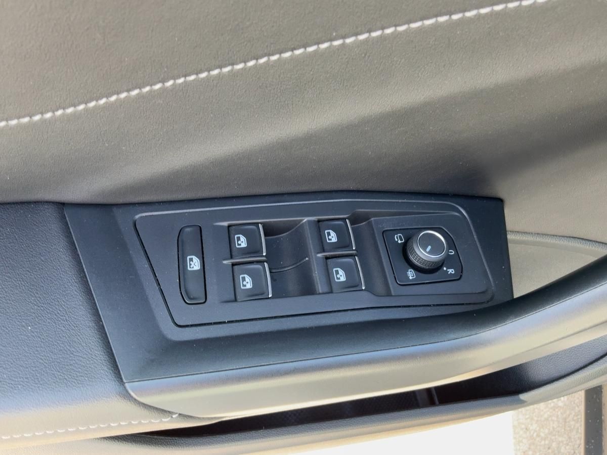Volkswagen T-Roc 1.0 TSI Style - Samsaru's Car Outlet