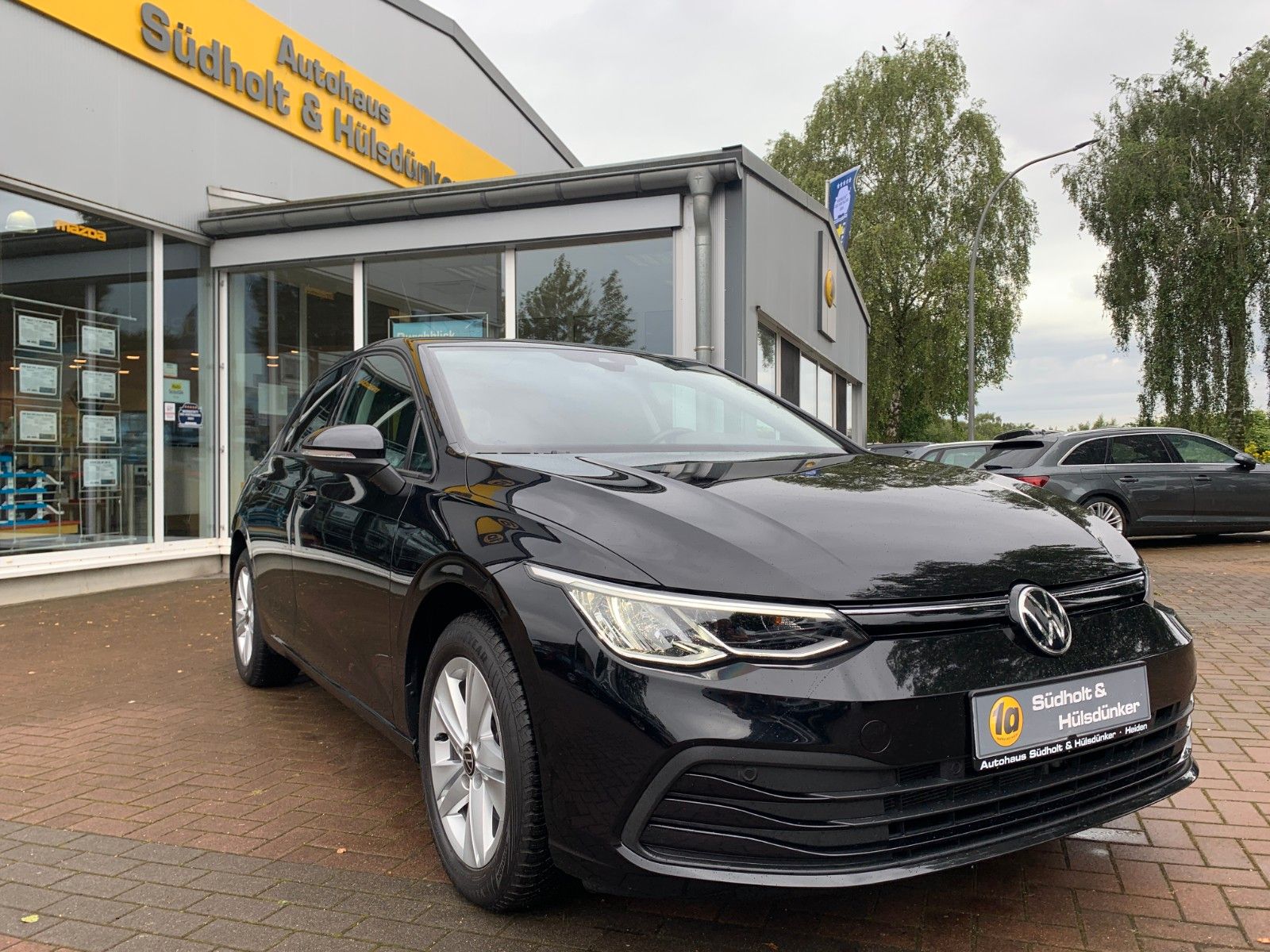 Volkswagen Golf - Samsaru's Car Outlet