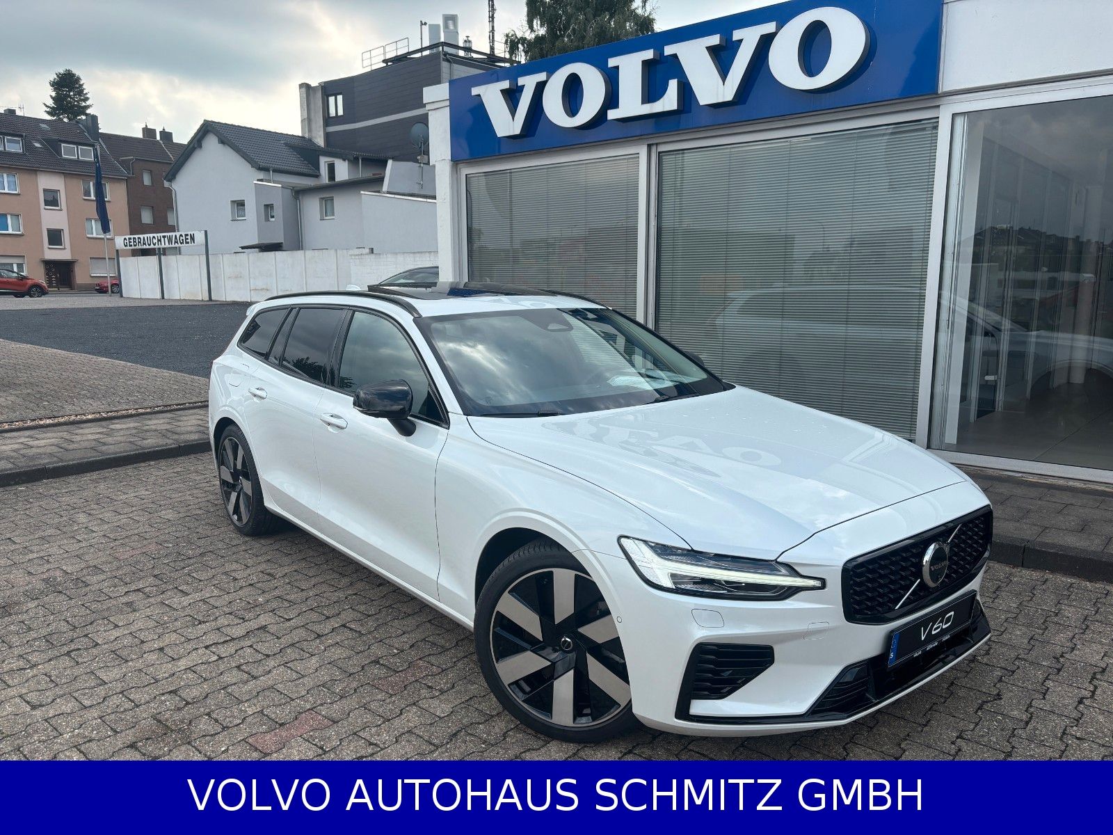 Volvo V60 T6 Ultra Dark Plug-In AWD Bowers AHK