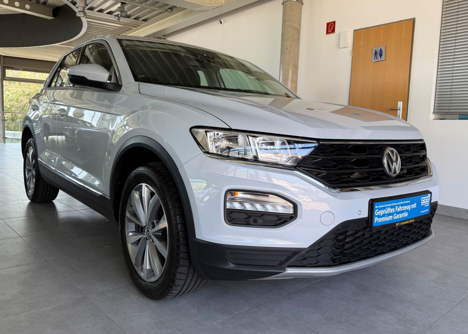 Volkswagen T-Roc Style 4Motion - Samsaru's Car Outlet