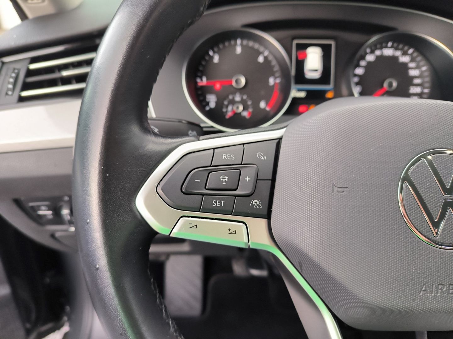 Volkswagen Passat Variant Business 2.0 TDI - Samsaru's Car Outlet