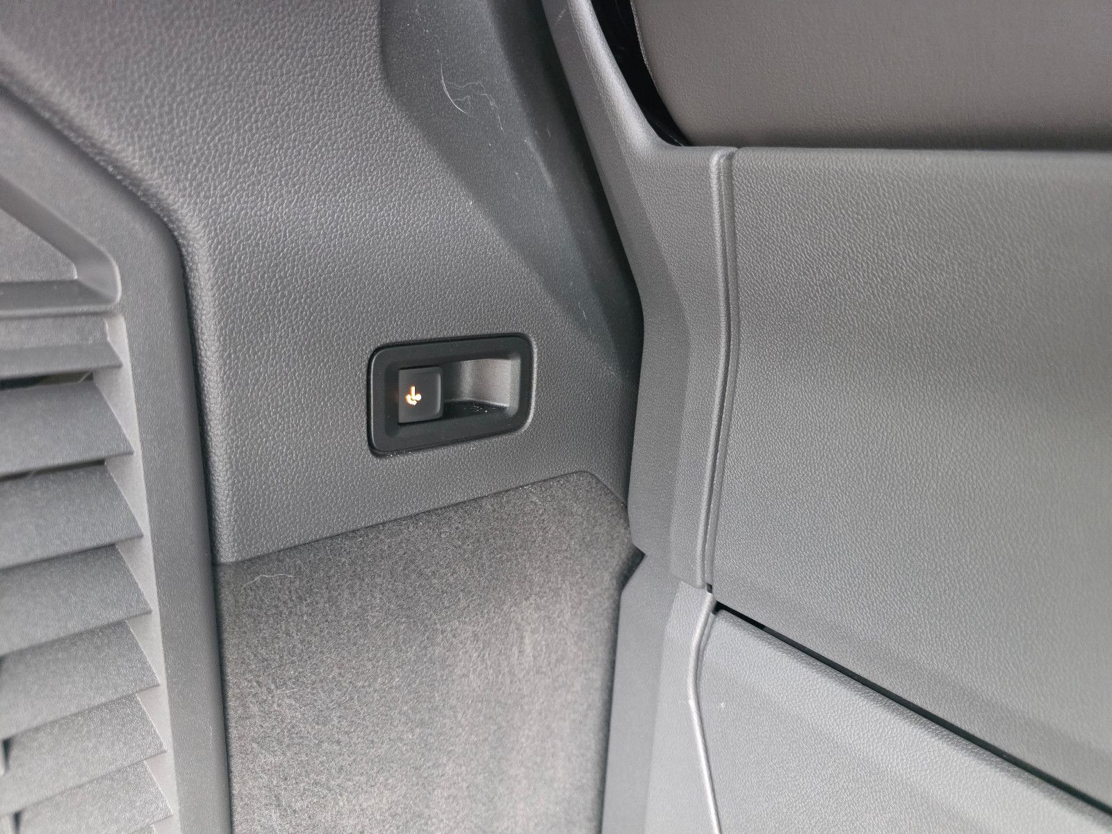 Volkswagen Multivan Style eHybrid 4M AHK Sitzbelüf NP:103T€