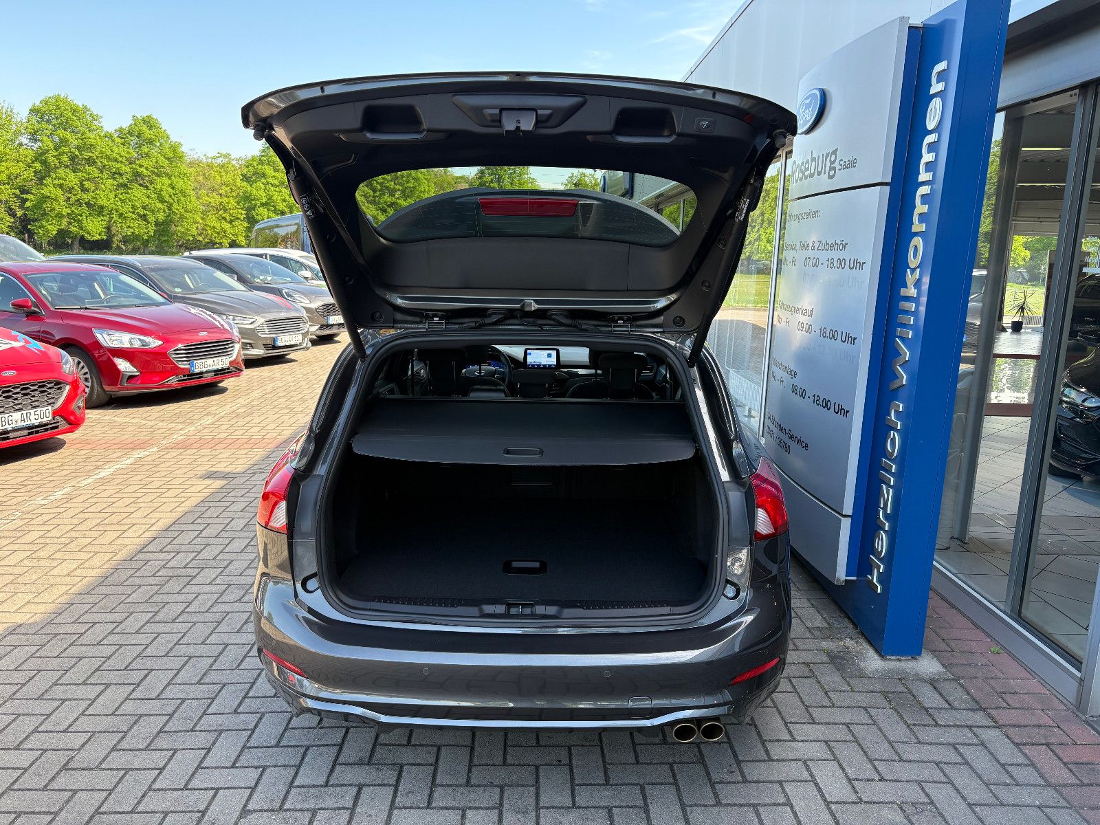 Ford Focus Turnier ST-Line X AHK NAVI LED PANO-SD EHK
