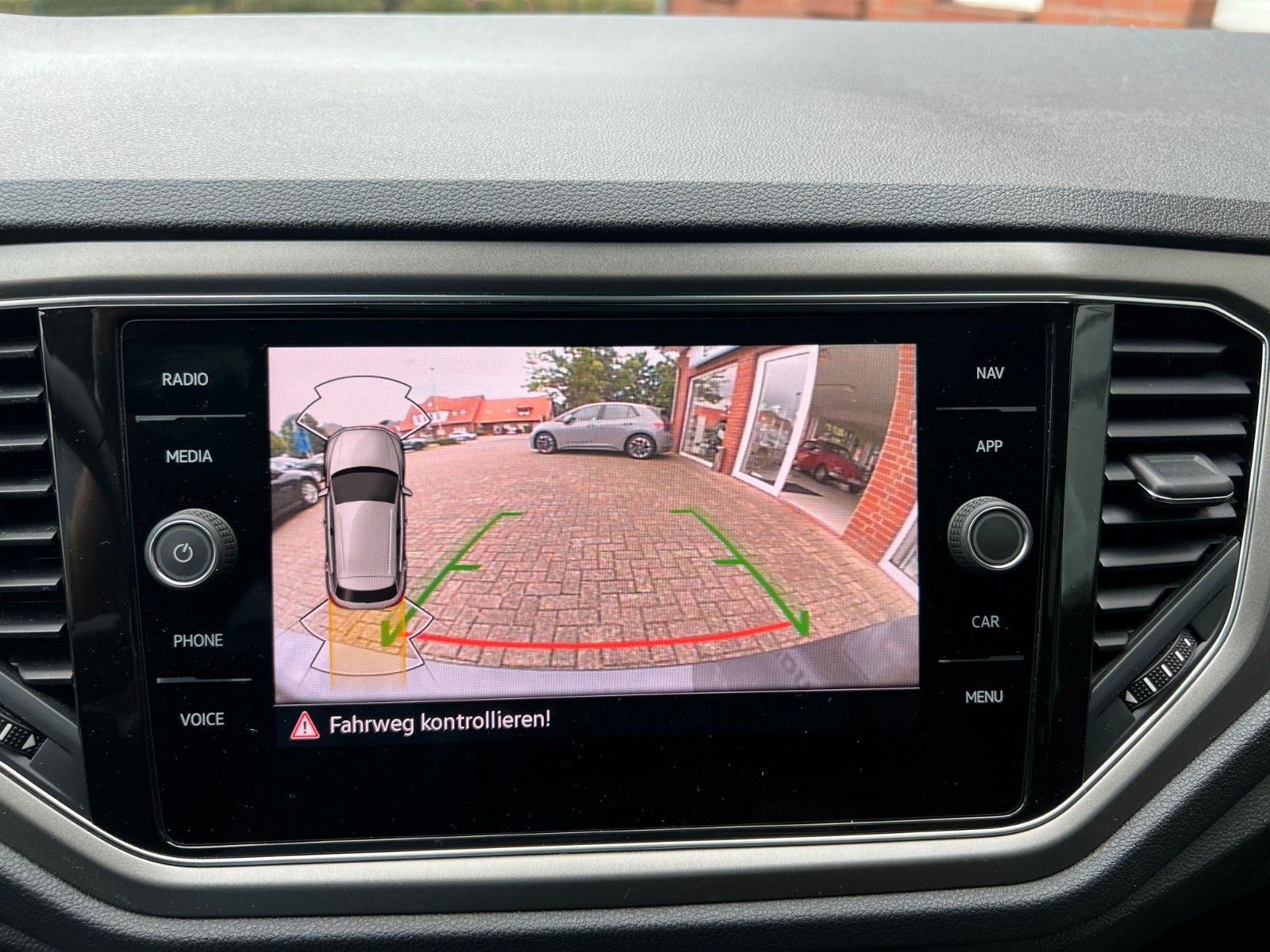Volkswagen T-Roc Style 1.5TSi DSG R-Line - Samsaru's Car Outlet