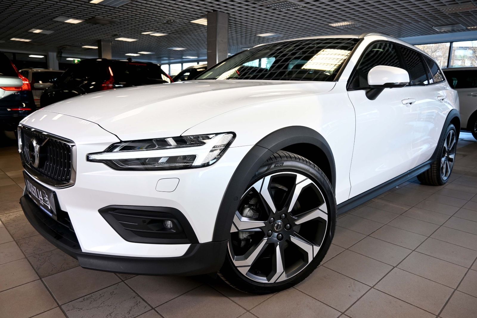 Volvo V60 Cross Country B&W HUD MASSAGE ULTIMATE FULL