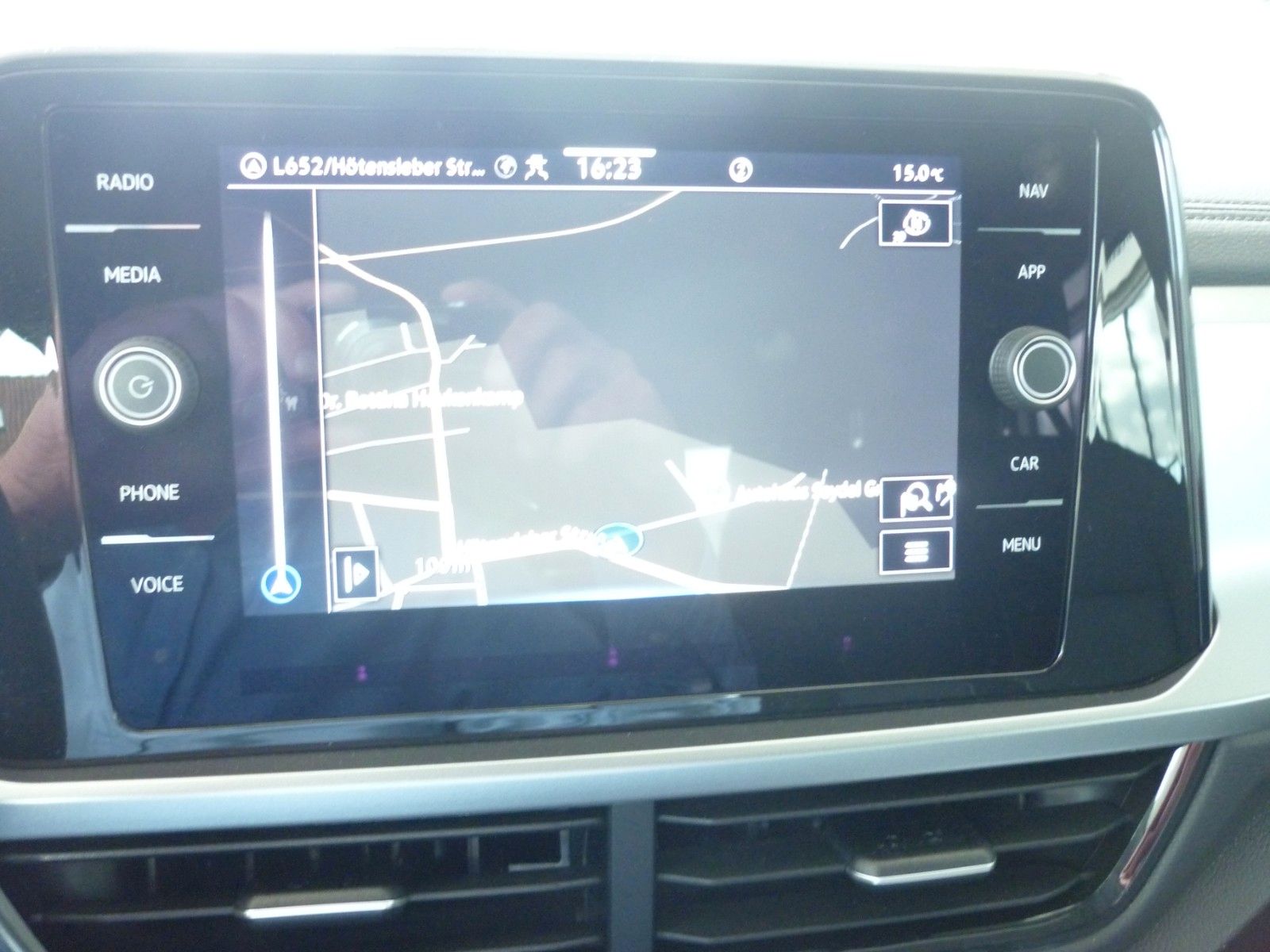 Volkswagen T-Roc 1.0 TSI Life - Samsaru's Car Outlet