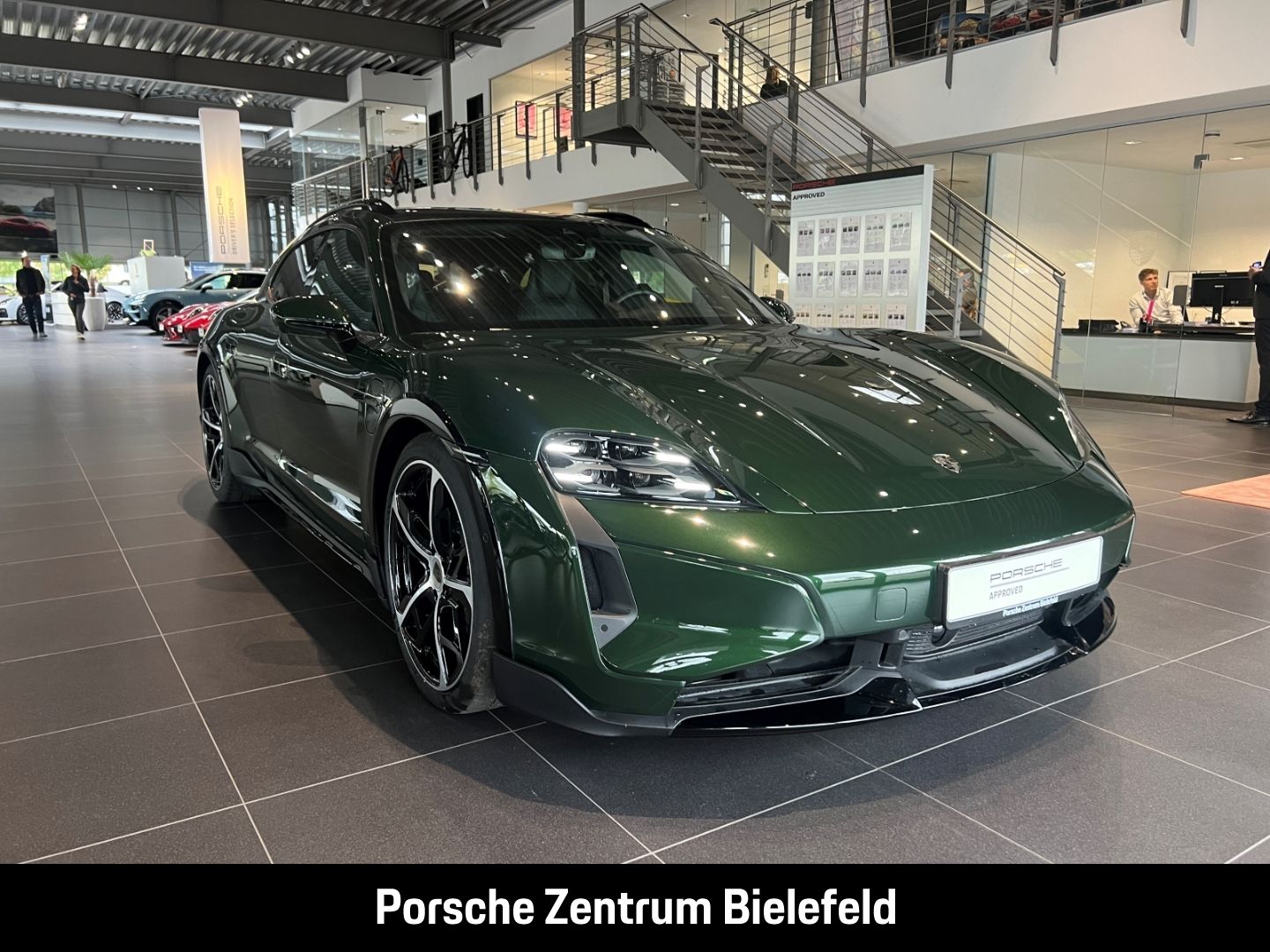 Porsche Taycan Turbo S Cross Turismo Burmester LED
