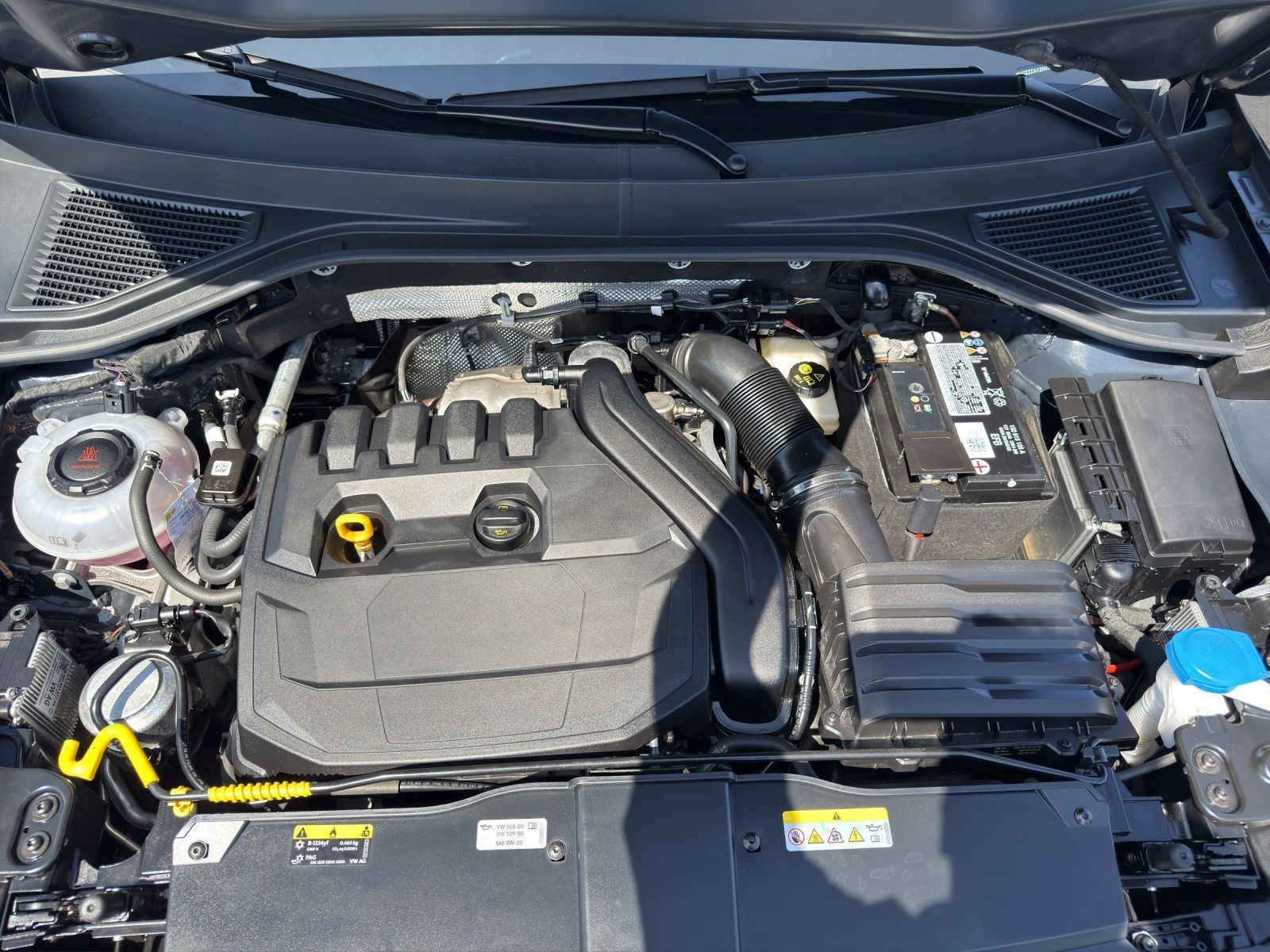 Volkswagen T-Roc 1.5 TSI DSG R-LINE - Samsaru's Car Outlet