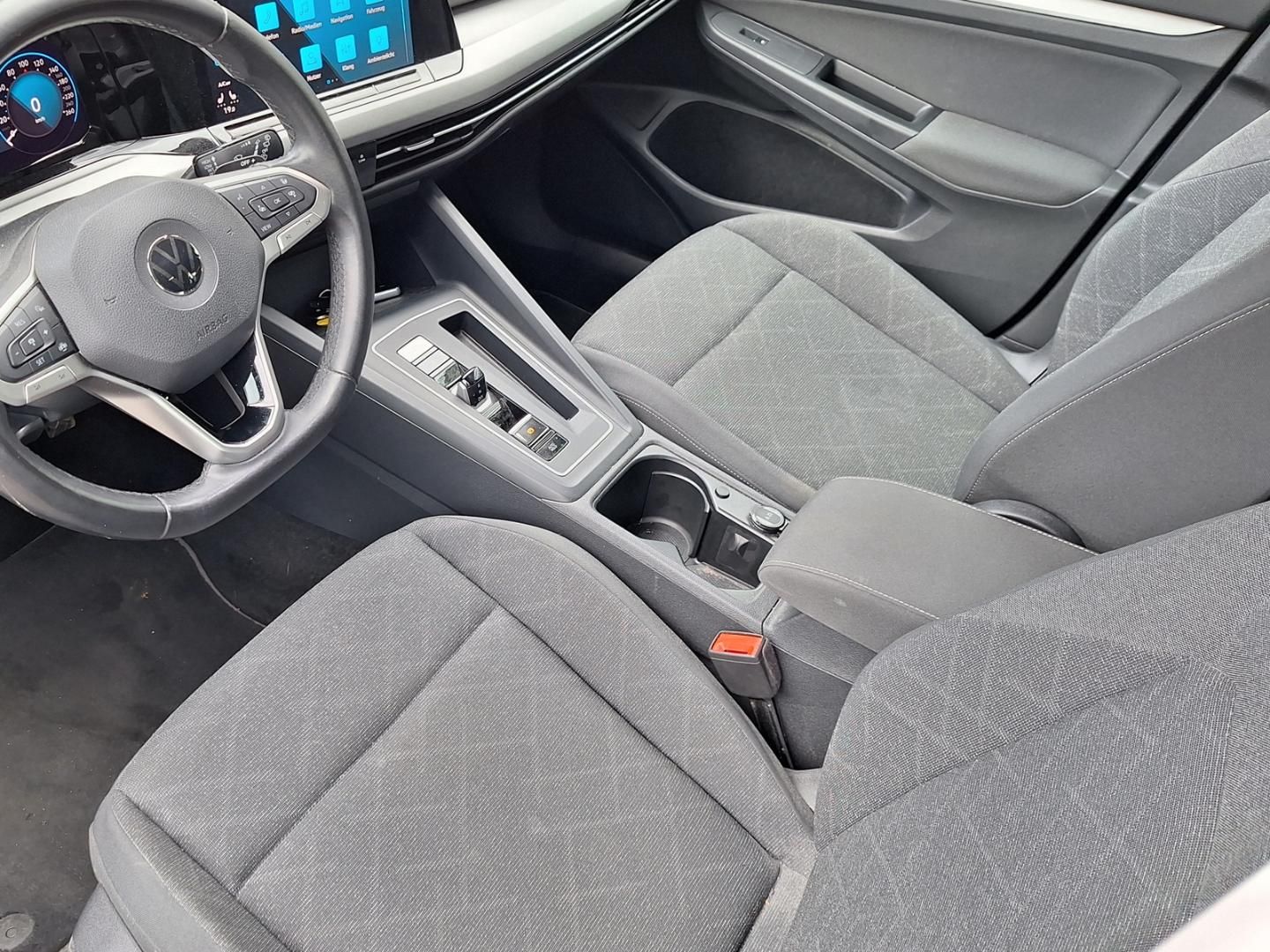 Volkswagen Golf Life 2.0 TDI DSG - Samsaru's Car Outlet