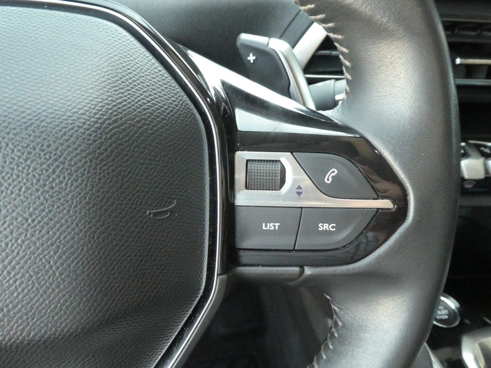 Peugeot 3008 Hybrid 225 Allure, Kamera, Klima, Navi, SHZ