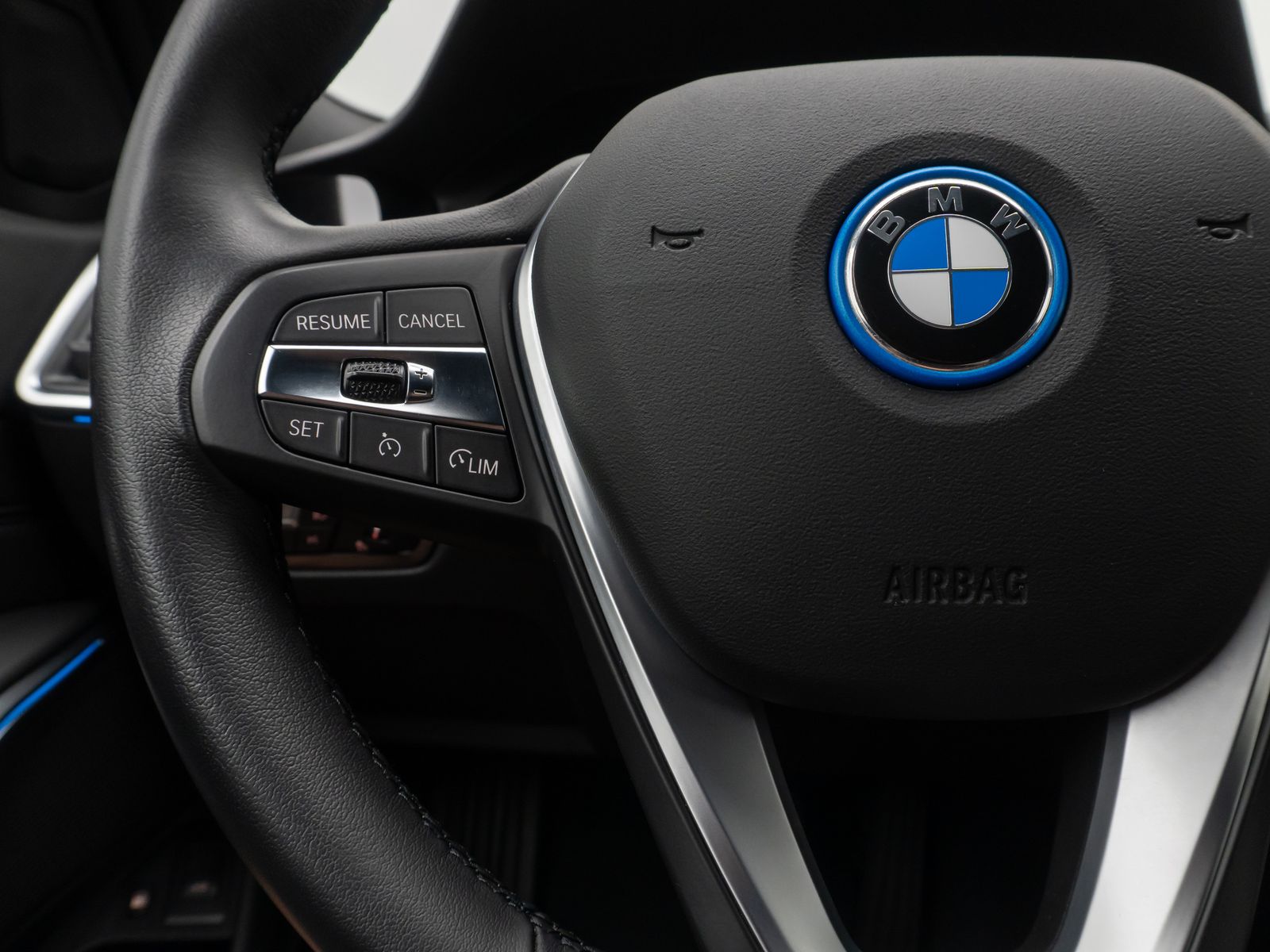 BMW 320e Sport Line - Samsaru's Car Outlet