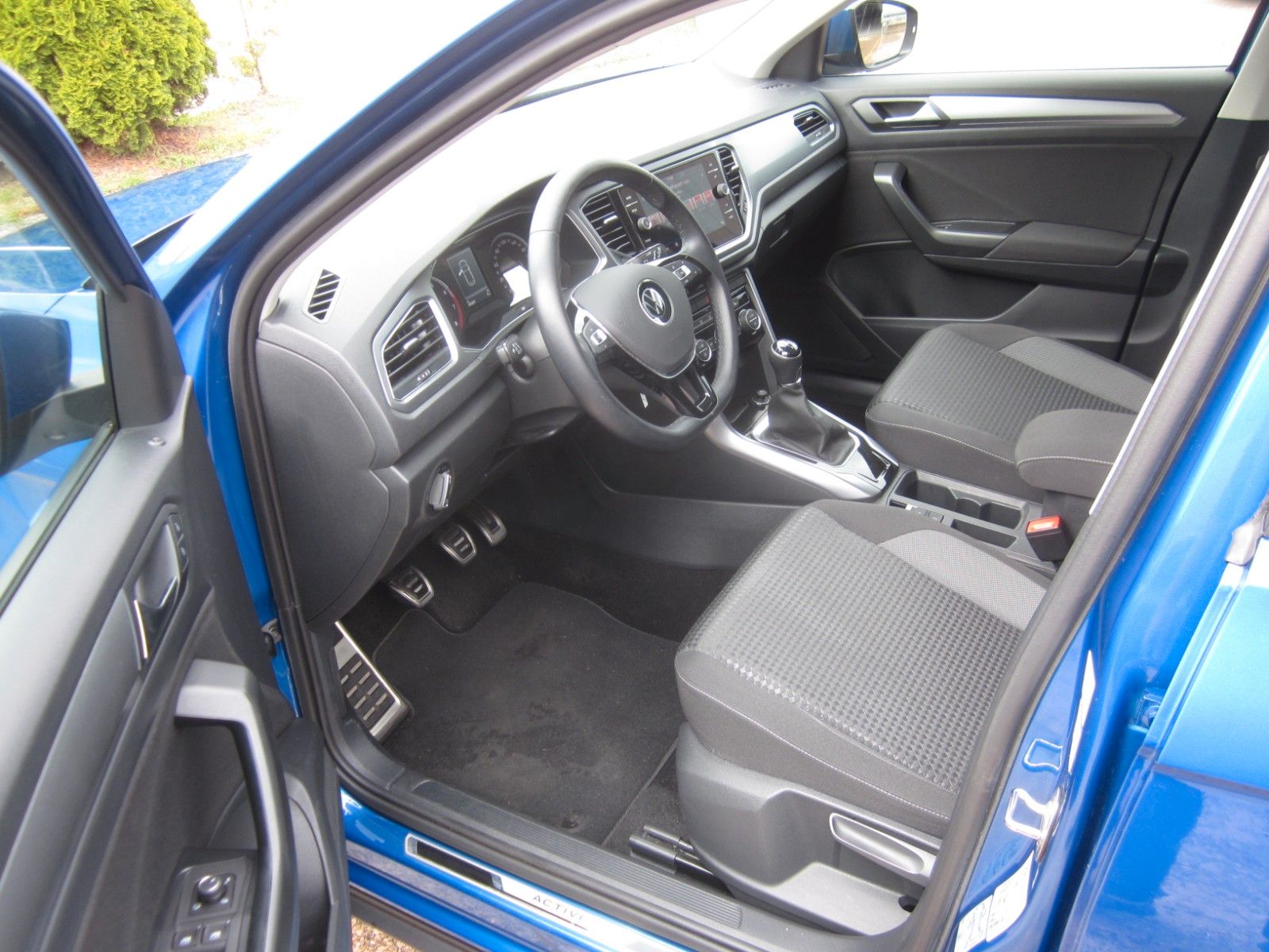 Volkswagen T-Roc Active - Samsaru's Car Outlet