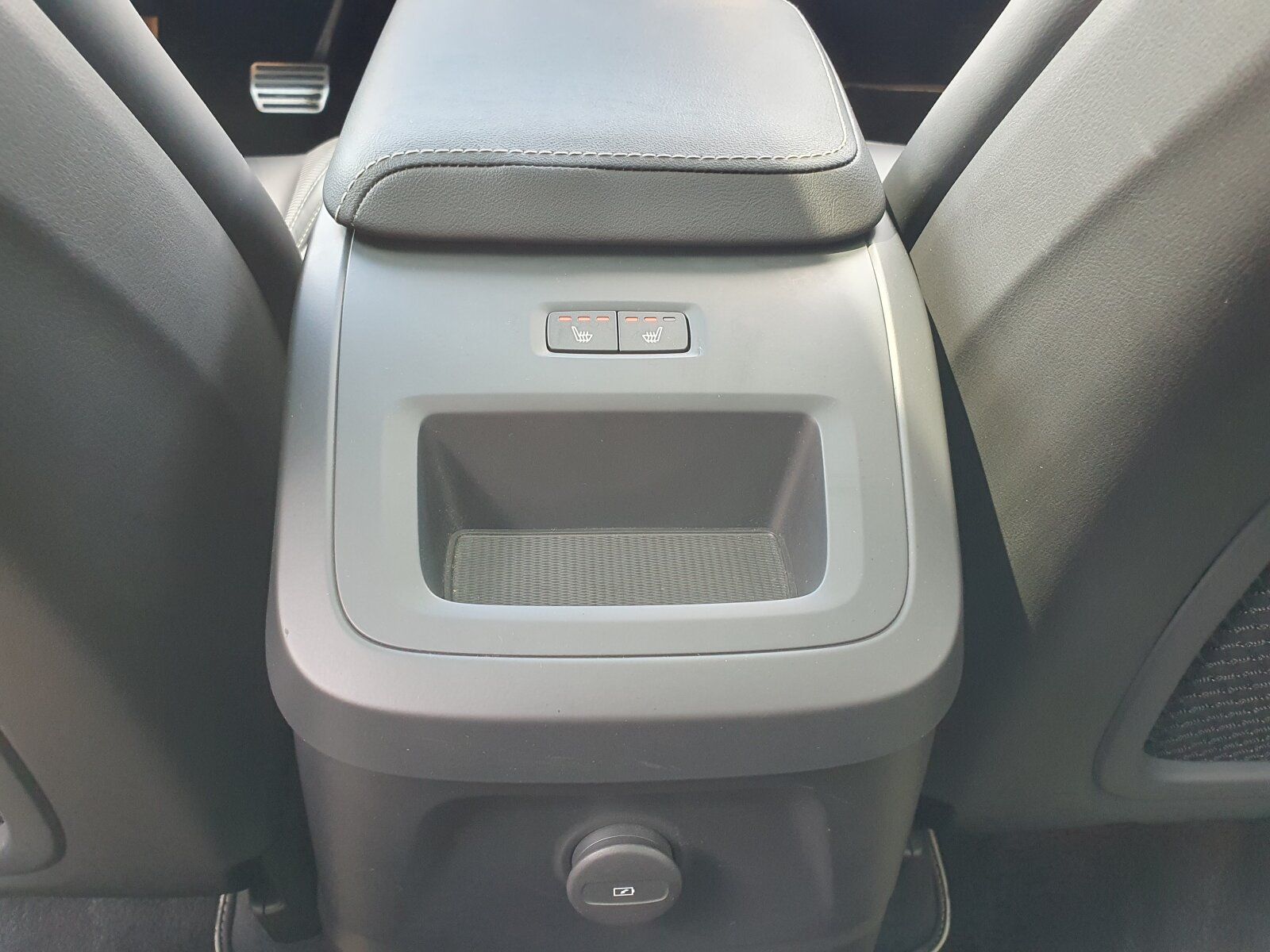 Volvo XC60 T6 Twin Engine AWD R Design - Samsaru's Car Outlet