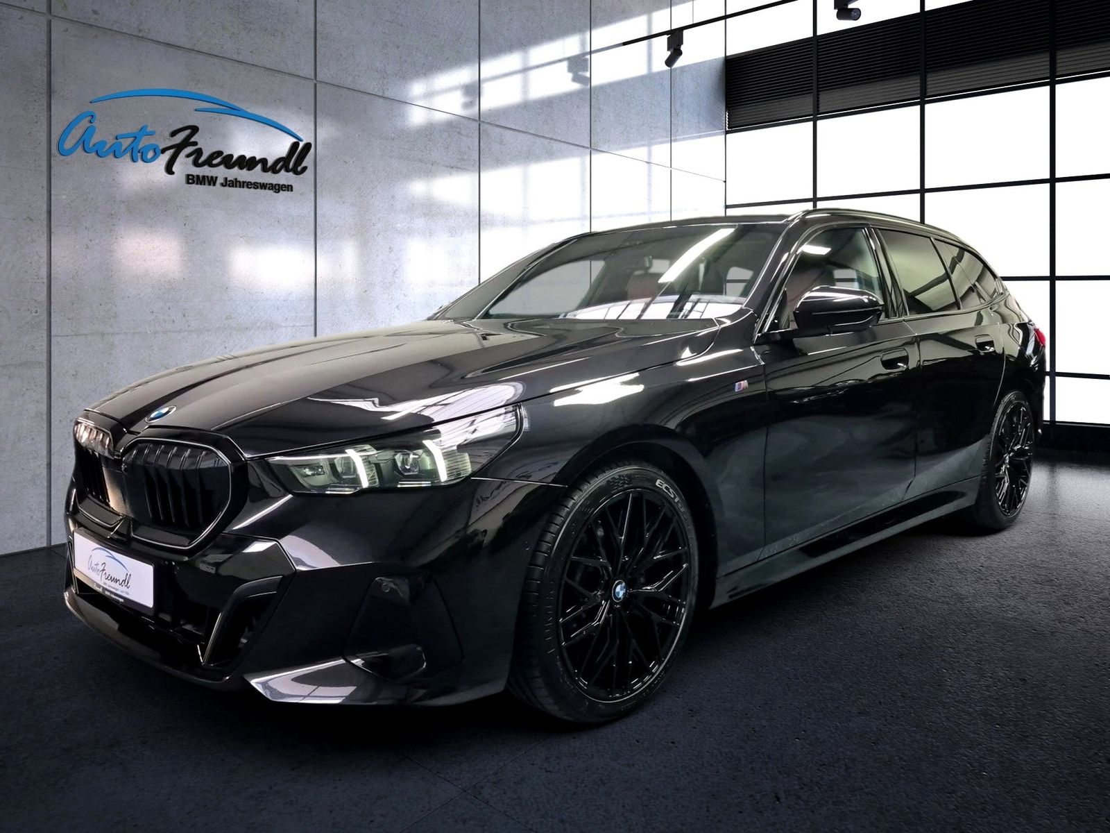 BMW 520d xDrive M Sport *20 Zoll*Pano*AHK*Iconic*