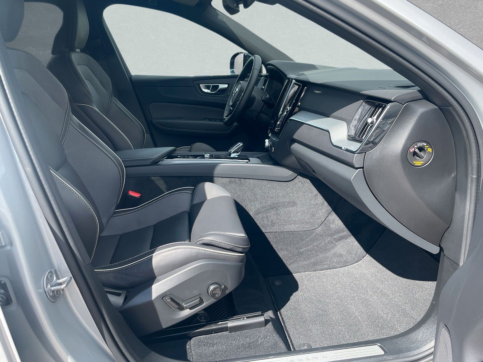 Volvo XC60 B5 AWD Mild-Hybrid Plus Dark AHK ACC BLIS