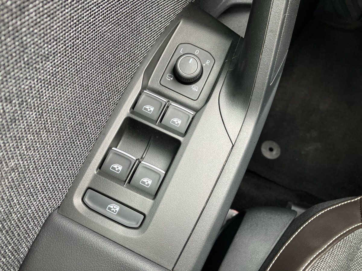 Seat Leon SPORTSTOURER XCELLENCE 1.5 eTSI DSG PANO