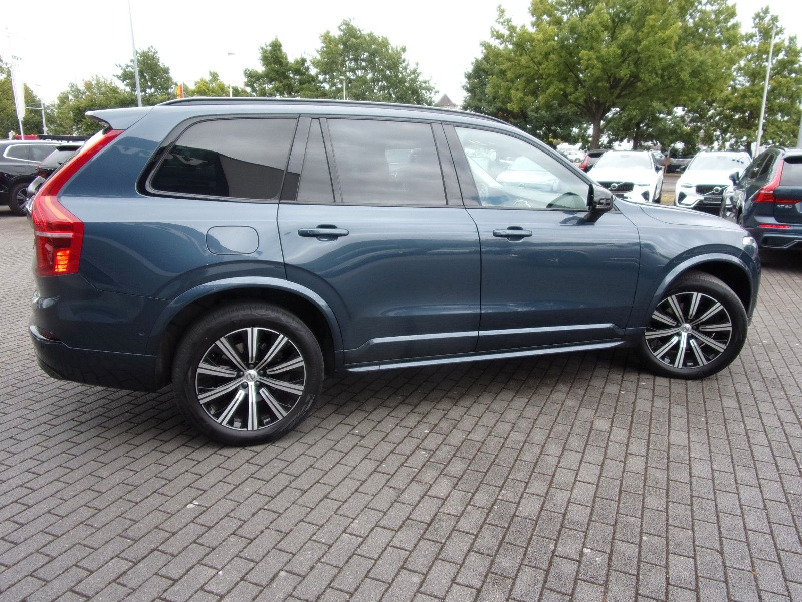 Volvo XC 90 B5 Ultimate Dark AWD - Samsaru's Car Outlet